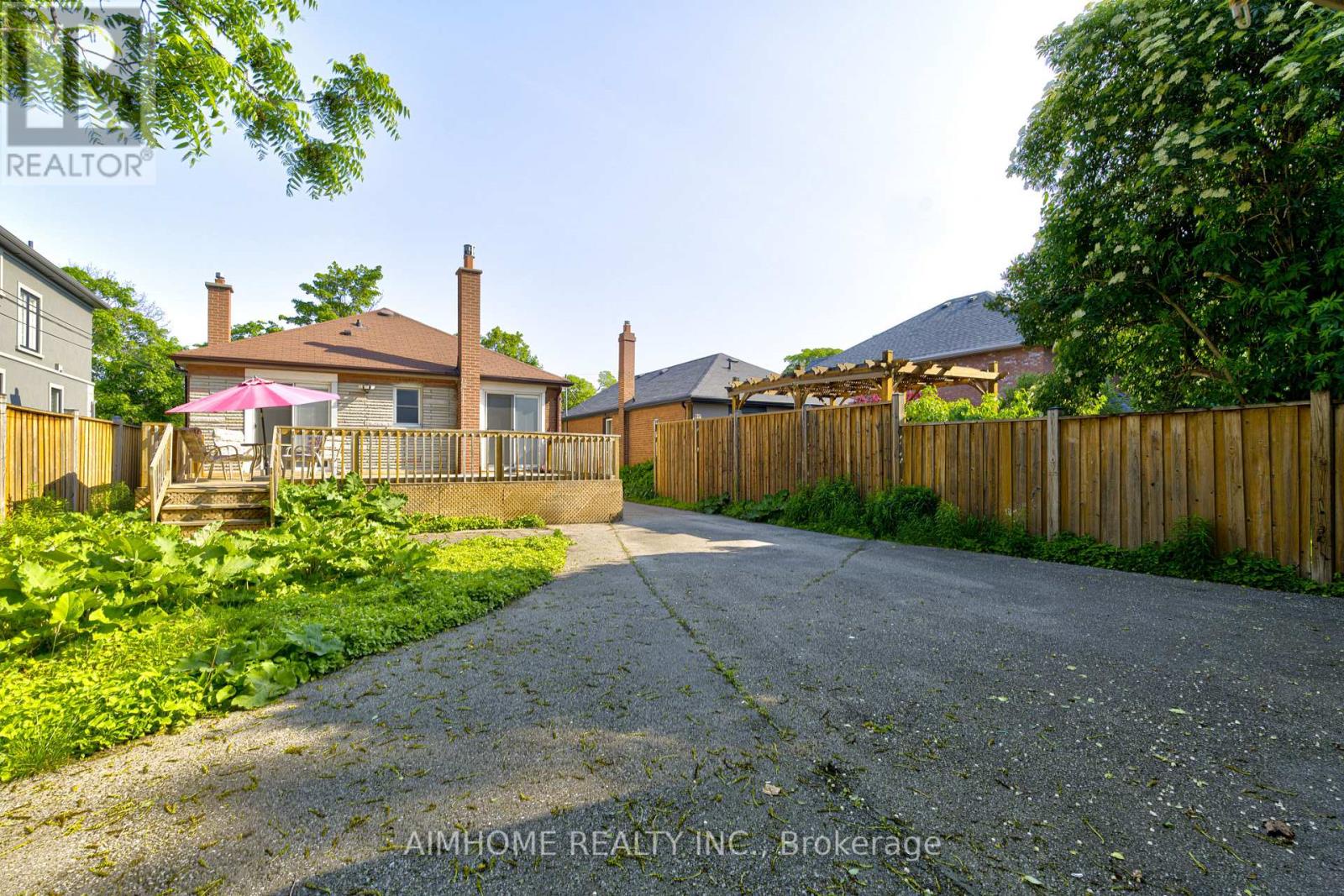 97 Edgecroft Road, Toronto (stonegate-queensway), Ontario