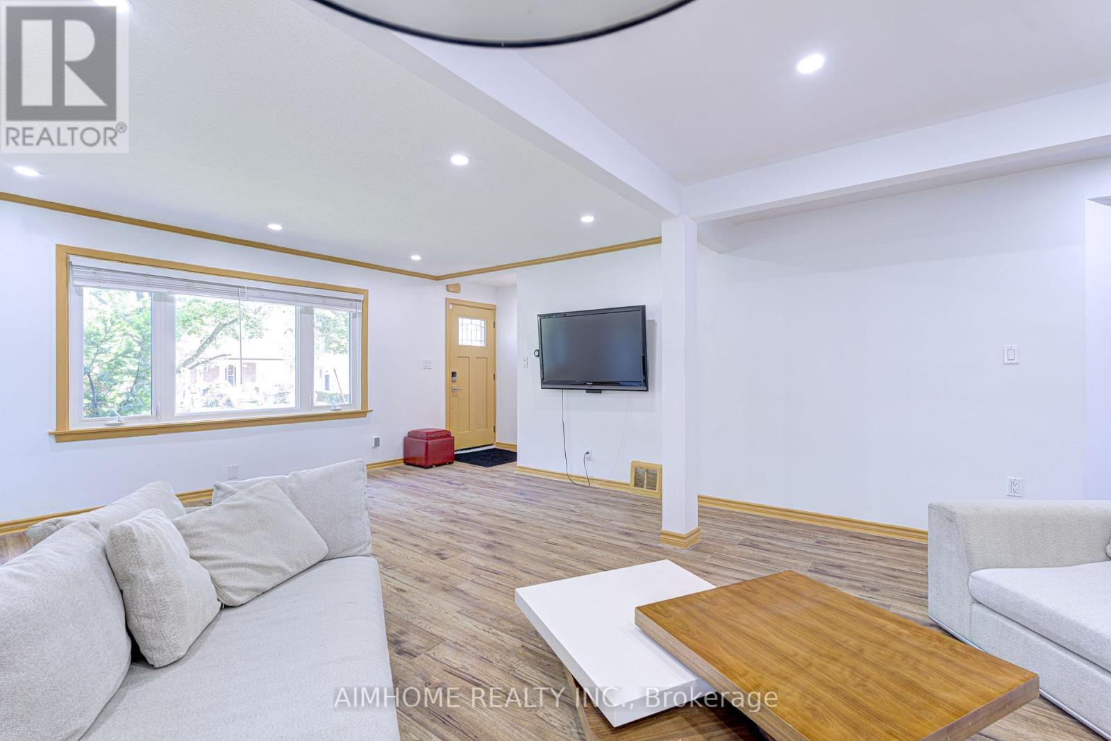 97 Edgecroft Road, Toronto (stonegate-queensway), Ontario