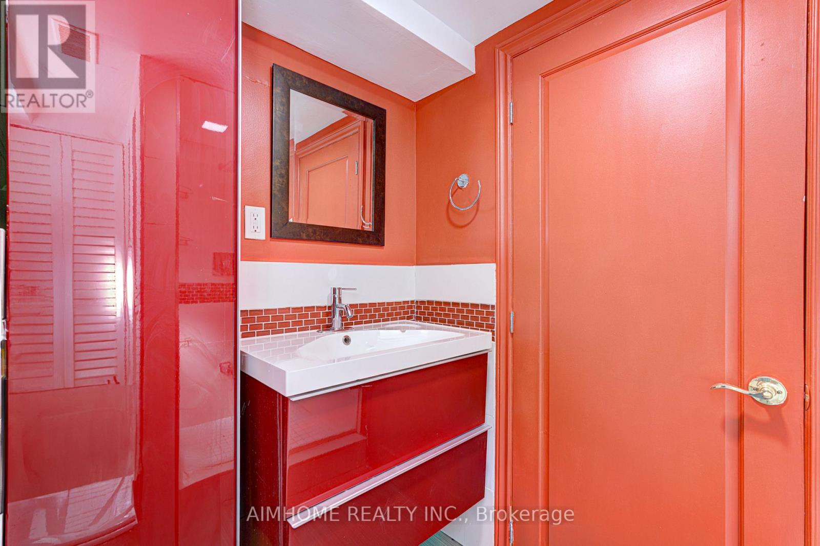 97 Edgecroft Road, Toronto (stonegate-queensway), Ontario