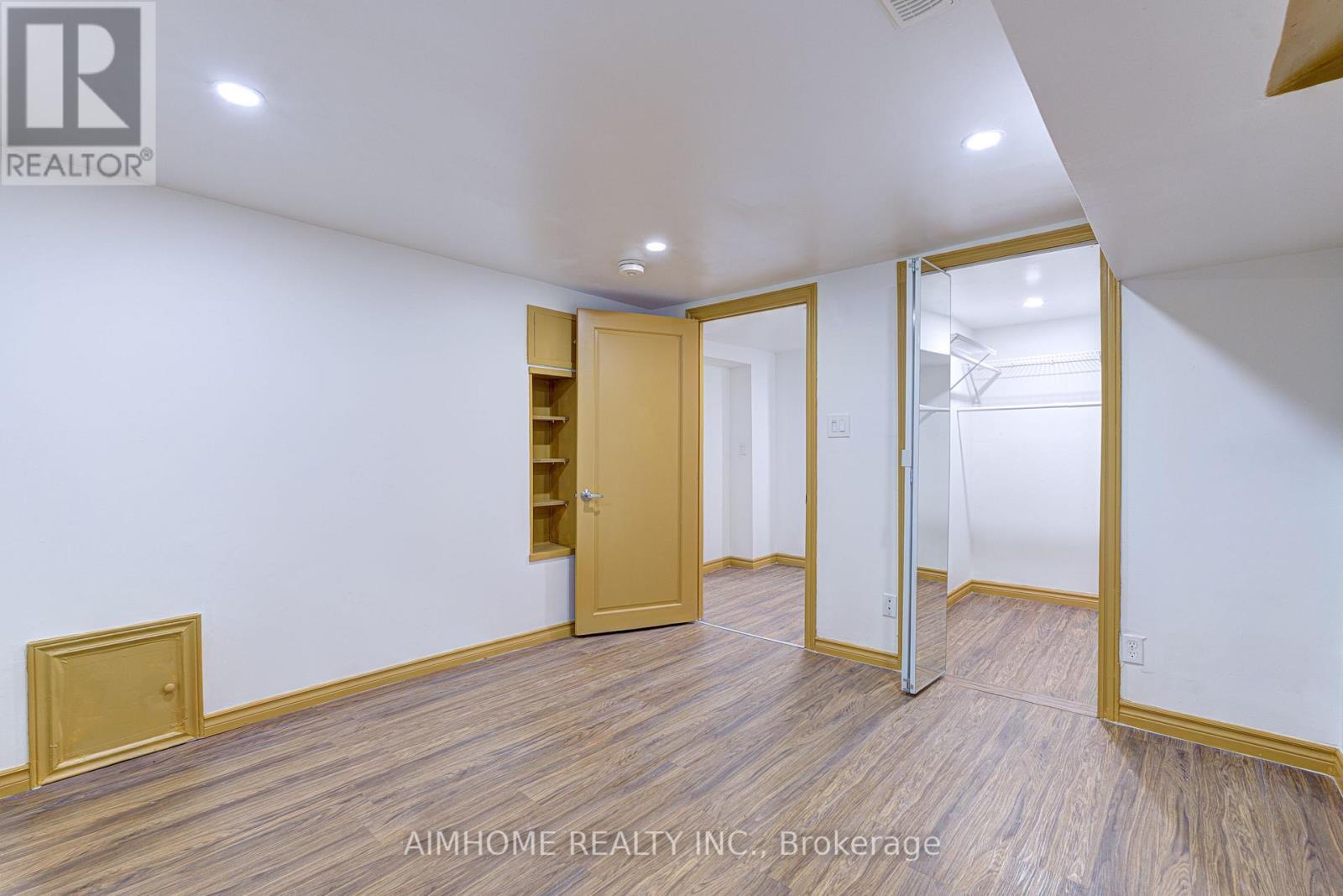 97 Edgecroft Road, Toronto (stonegate-queensway), Ontario