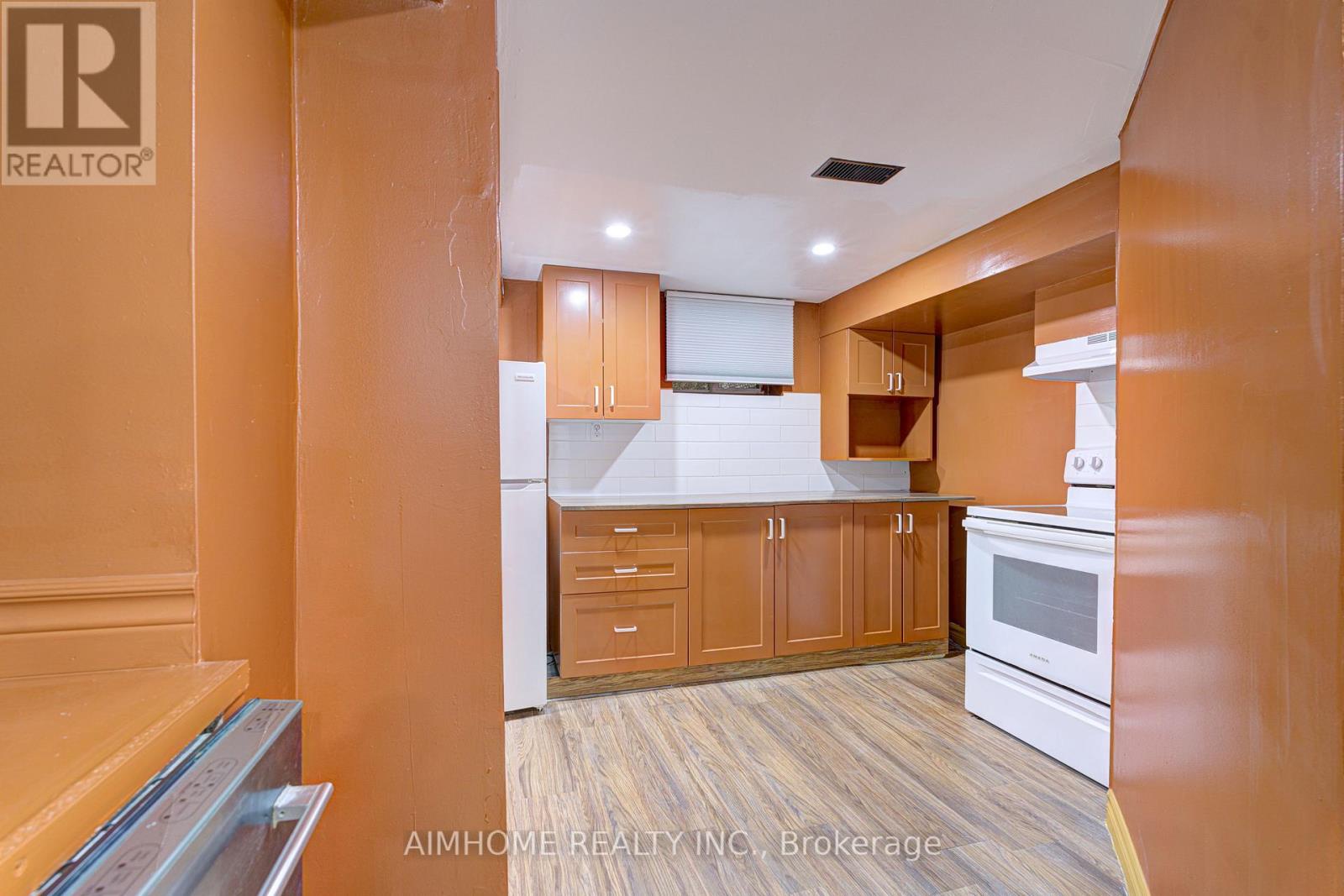 97 Edgecroft Road, Toronto (stonegate-queensway), Ontario