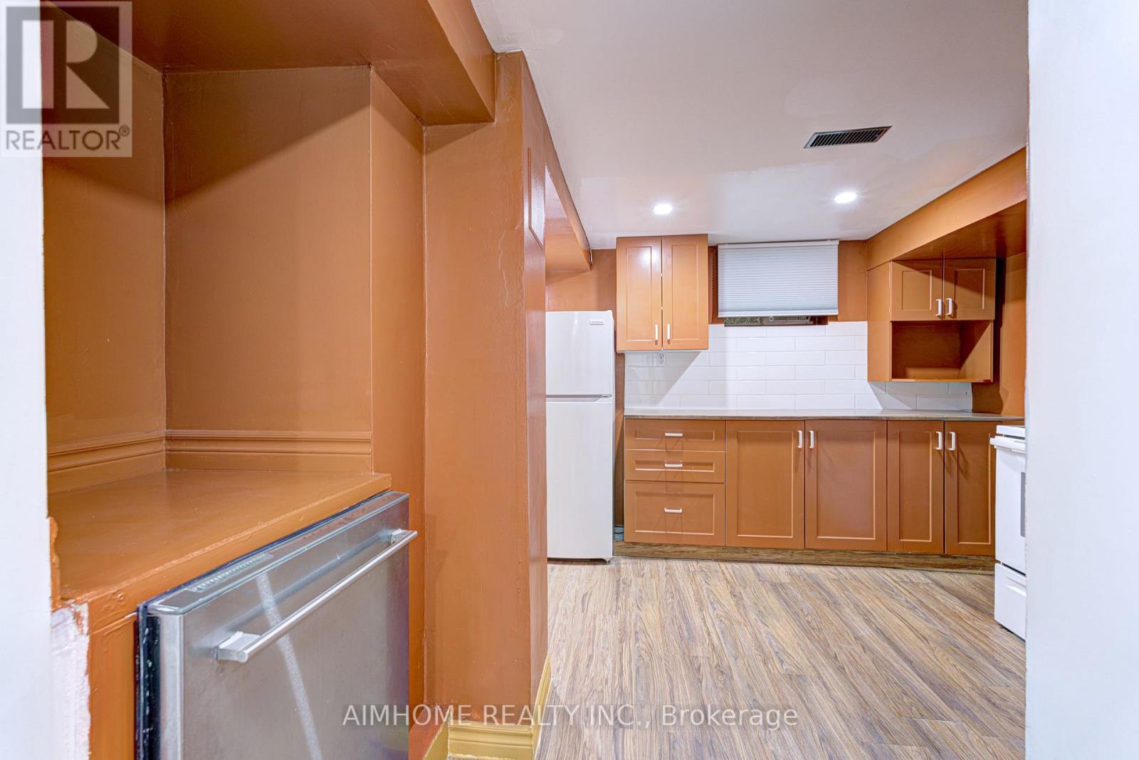 97 Edgecroft Road, Toronto (stonegate-queensway), Ontario