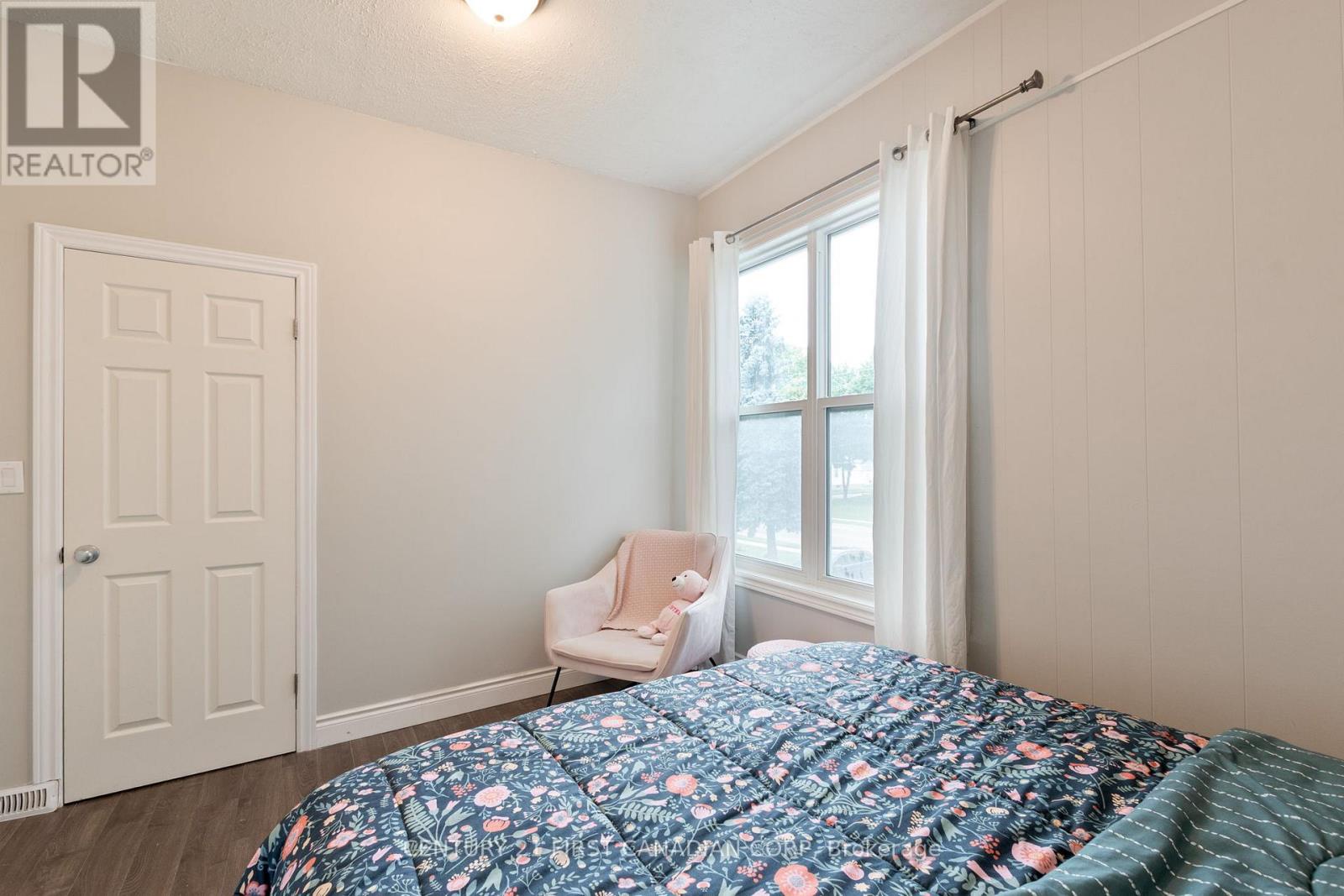 41 South Edgeware Road, St. Thomas, Ontario