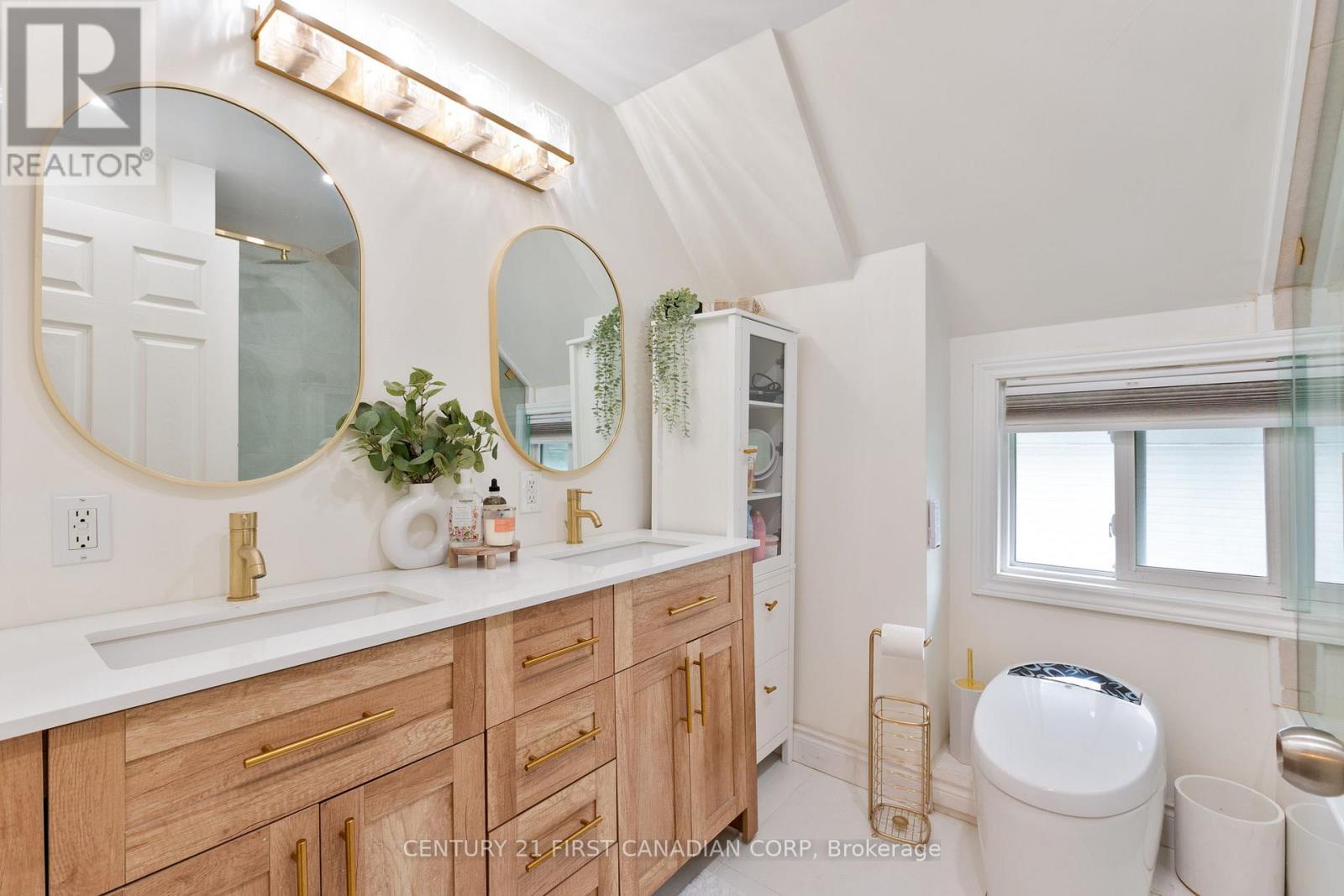 41 South Edgeware Road, St. Thomas, Ontario