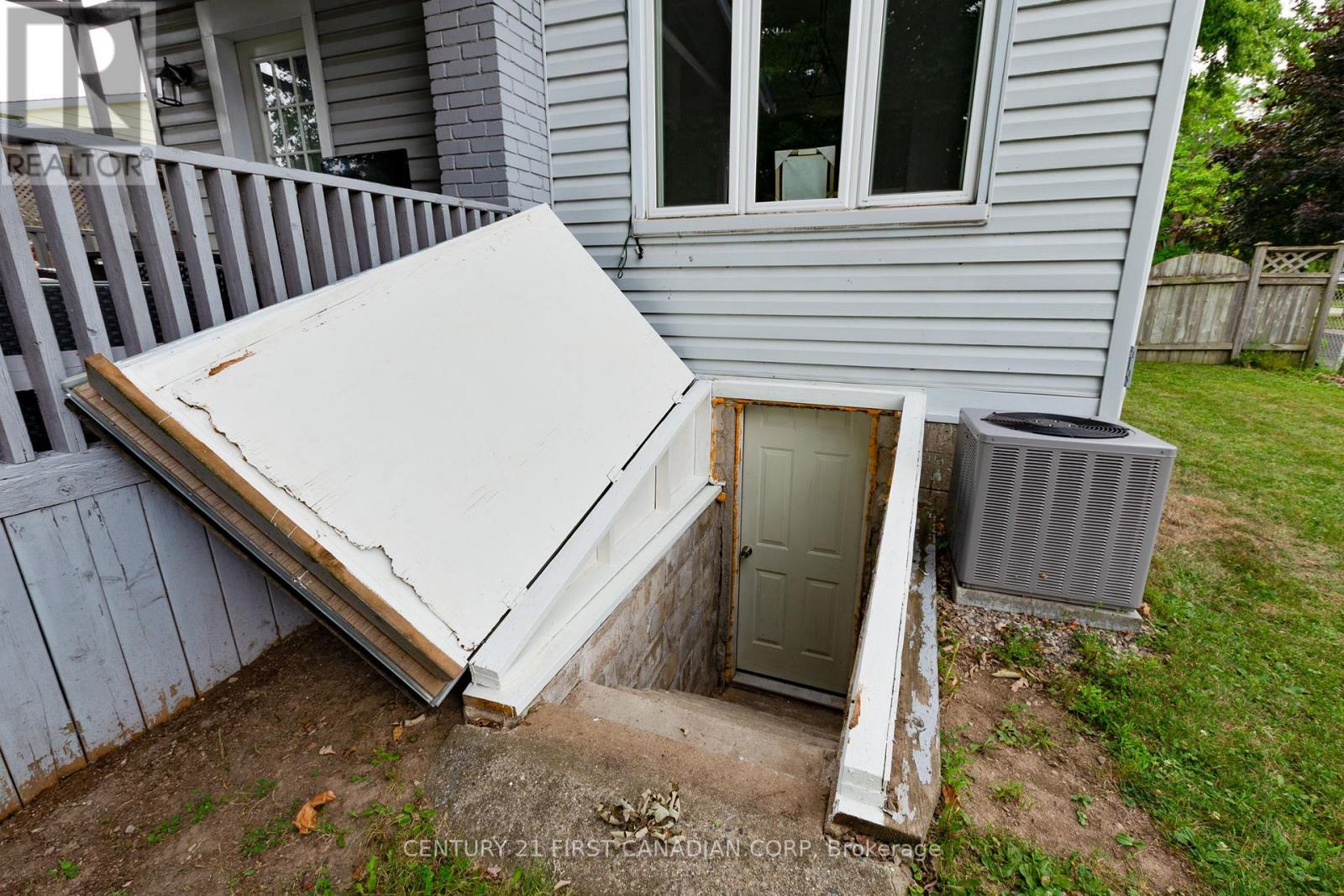 41 South Edgeware Road, St. Thomas, Ontario