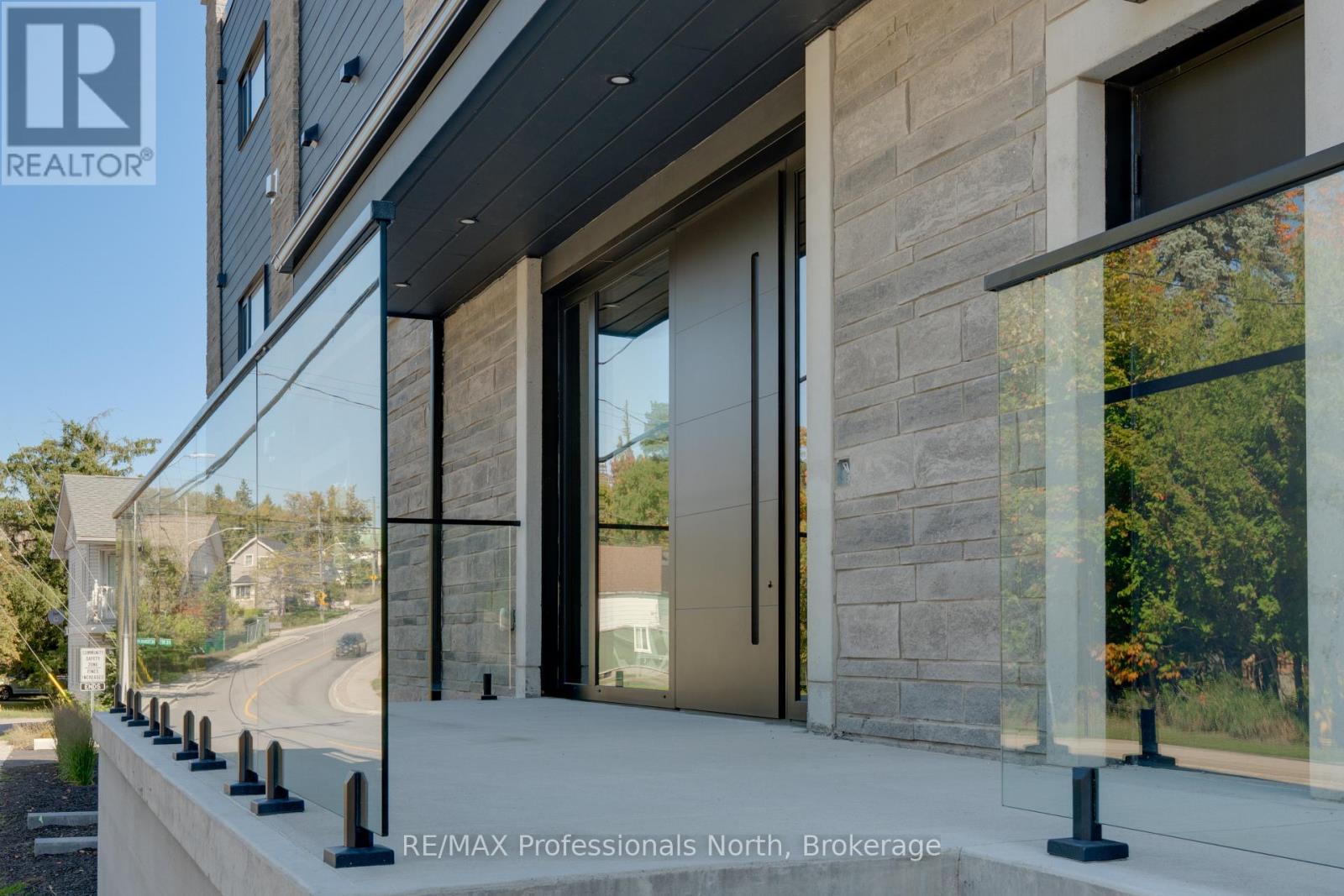 301 - 32 Brunel Road, Huntsville (chaffey), Ontario