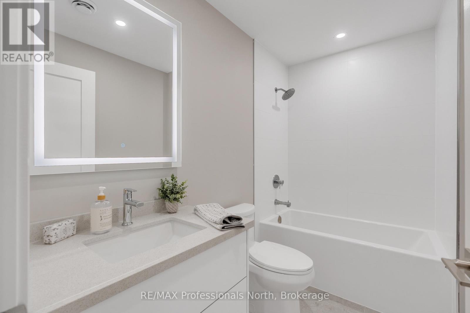 301 - 32 Brunel Road, Huntsville (chaffey), Ontario