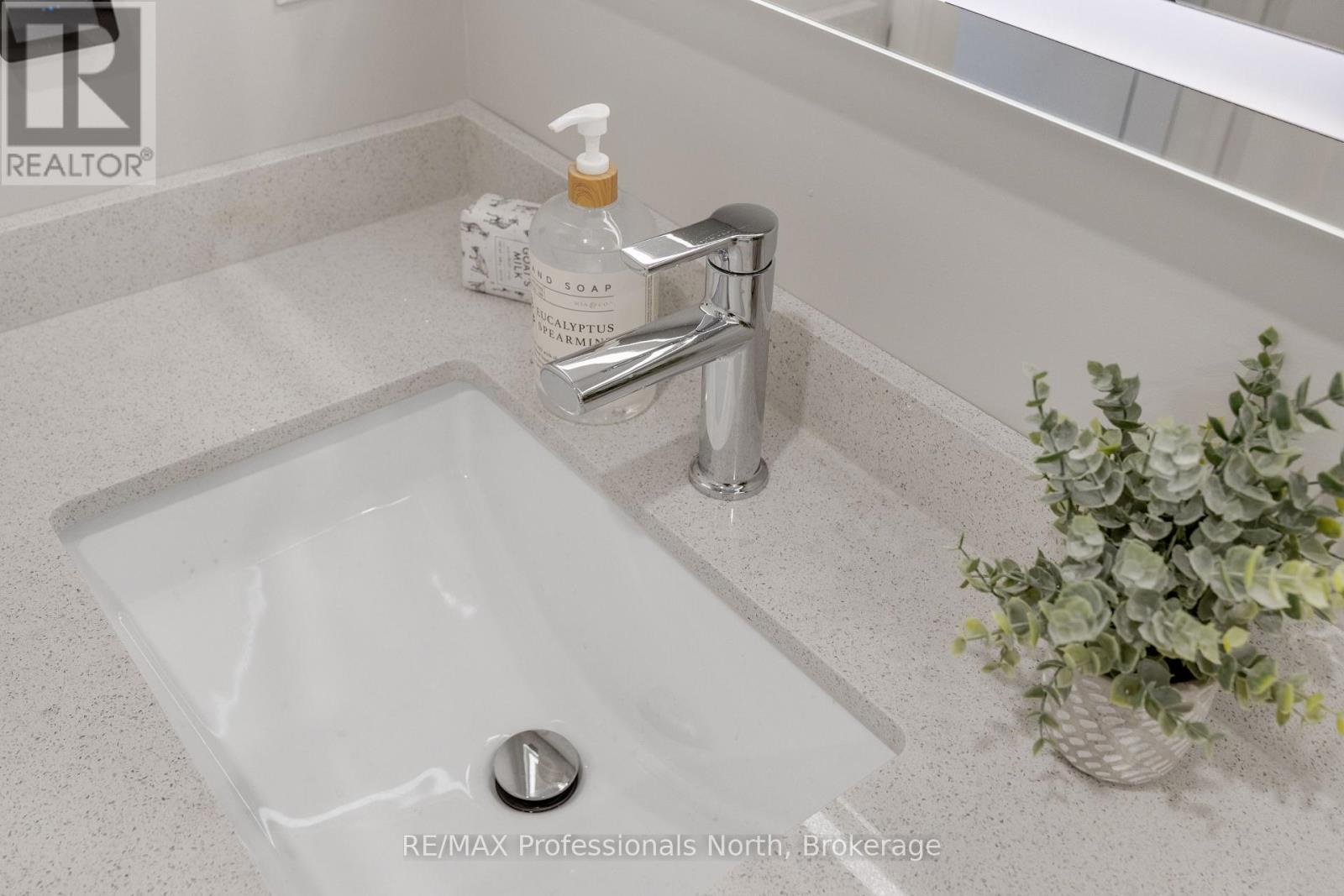 301 - 32 Brunel Road, Huntsville (chaffey), Ontario