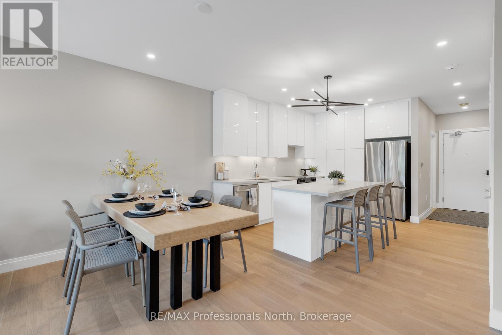 301 - 32 Brunel Road, Huntsville (chaffey), Ontario