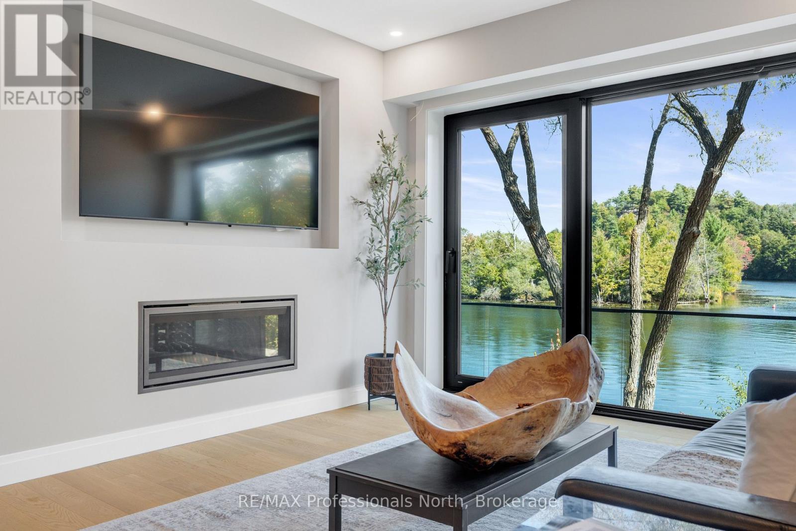 301 - 32 Brunel Road, Huntsville (chaffey), Ontario