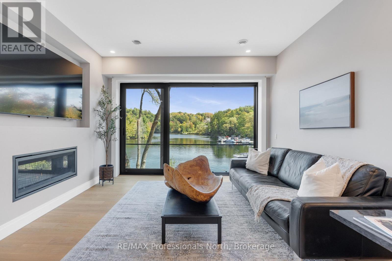 301 - 32 Brunel Road, Huntsville (chaffey), Ontario