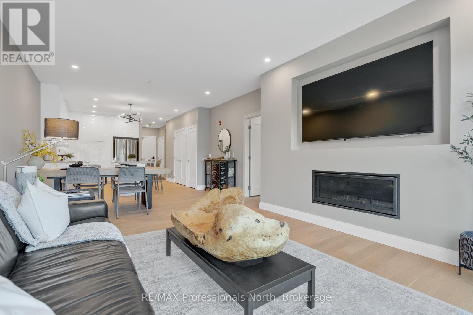 301 - 32 Brunel Road, Huntsville (chaffey), Ontario