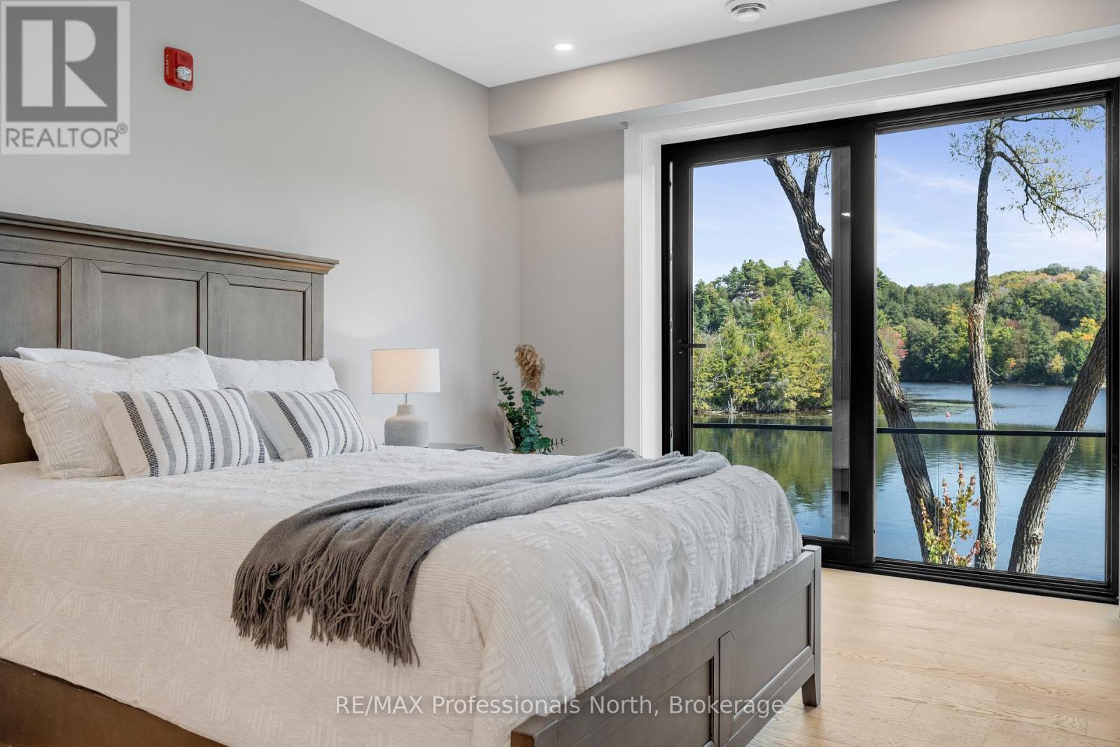 301 - 32 Brunel Road, Huntsville (chaffey), Ontario