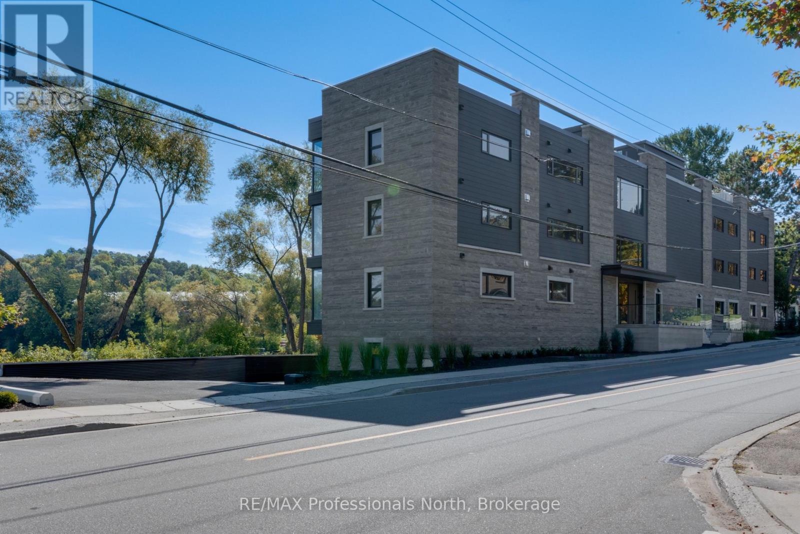 301 - 32 Brunel Road, Huntsville (chaffey), Ontario