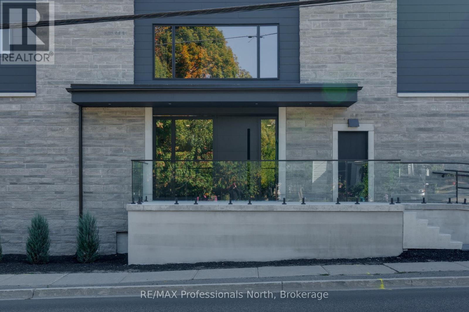 301 - 32 Brunel Road, Huntsville (chaffey), Ontario