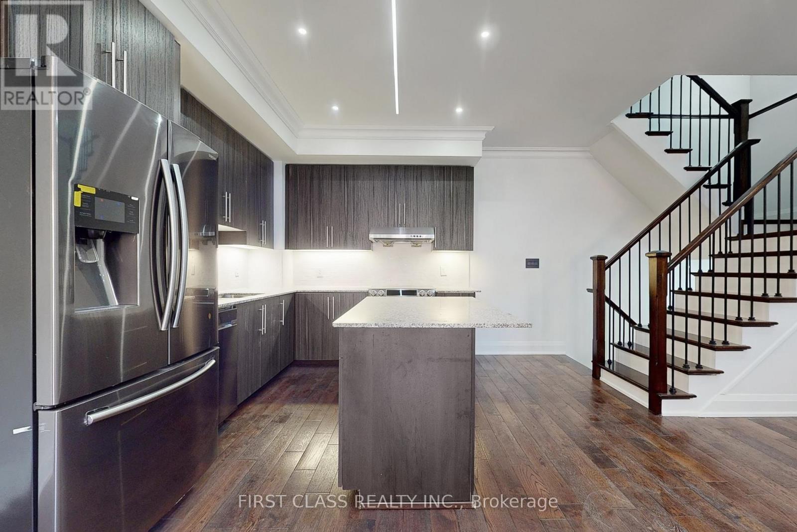 Th 28 - 9 Oakburn Crescent, Toronto (willowdale East), Ontario