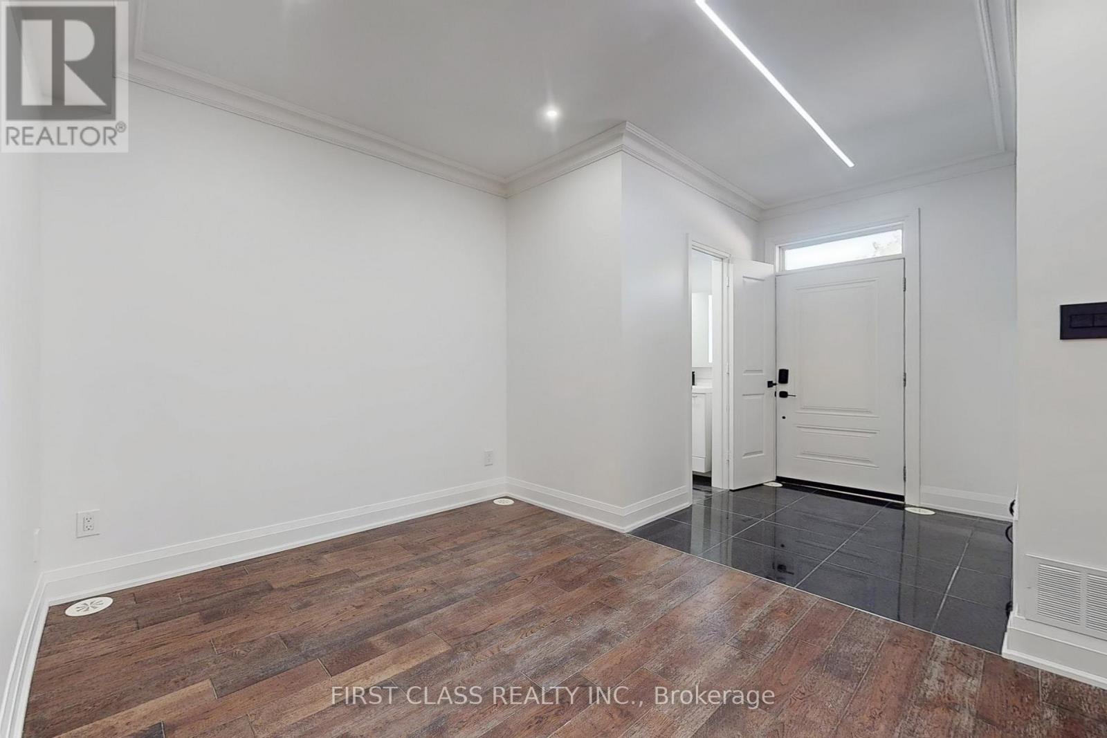 Th 28 - 9 Oakburn Crescent, Toronto (willowdale East), Ontario