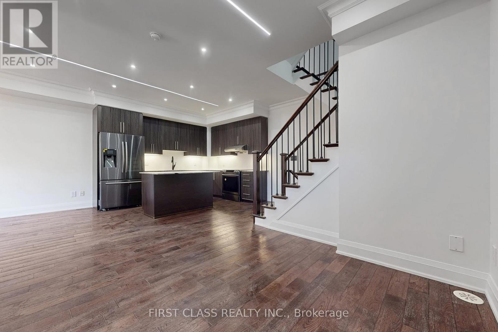 Th 28 - 9 Oakburn Crescent, Toronto (willowdale East), Ontario