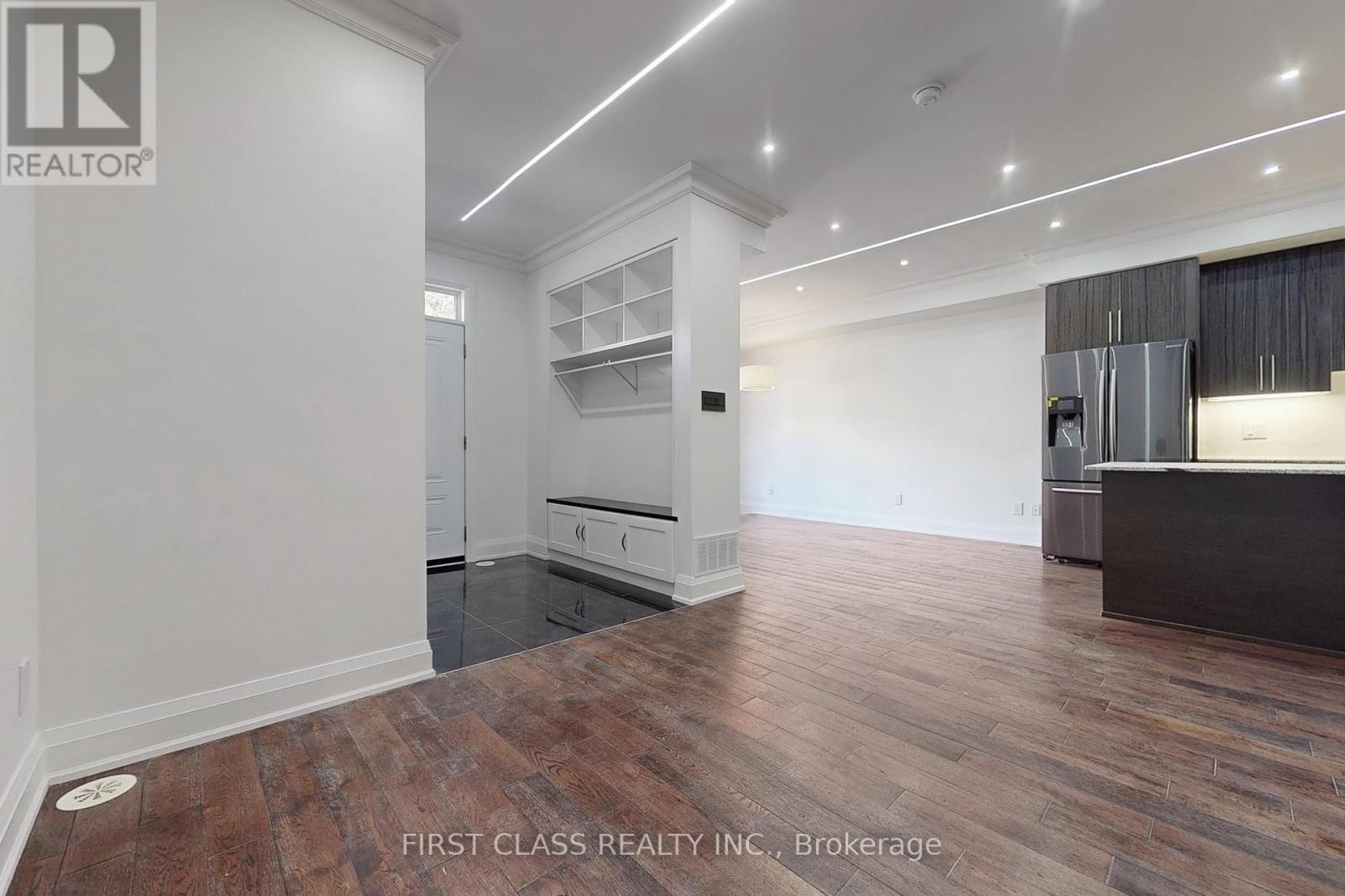 Th 28 - 9 Oakburn Crescent, Toronto (willowdale East), Ontario