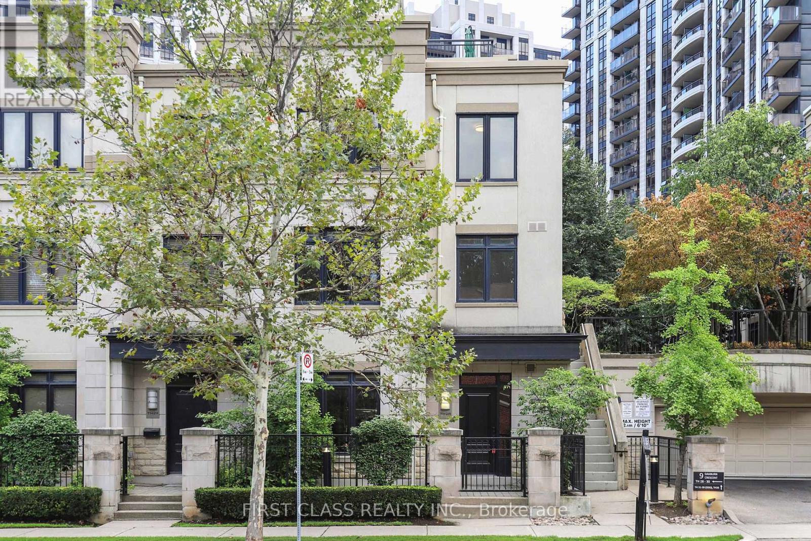 Th 28 - 9 Oakburn Crescent, Toronto (willowdale East), Ontario