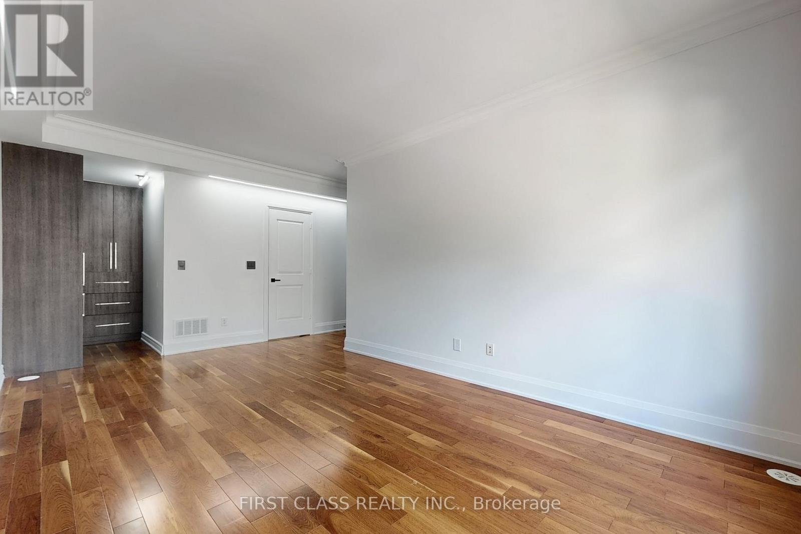 Th 28 - 9 Oakburn Crescent, Toronto (willowdale East), Ontario