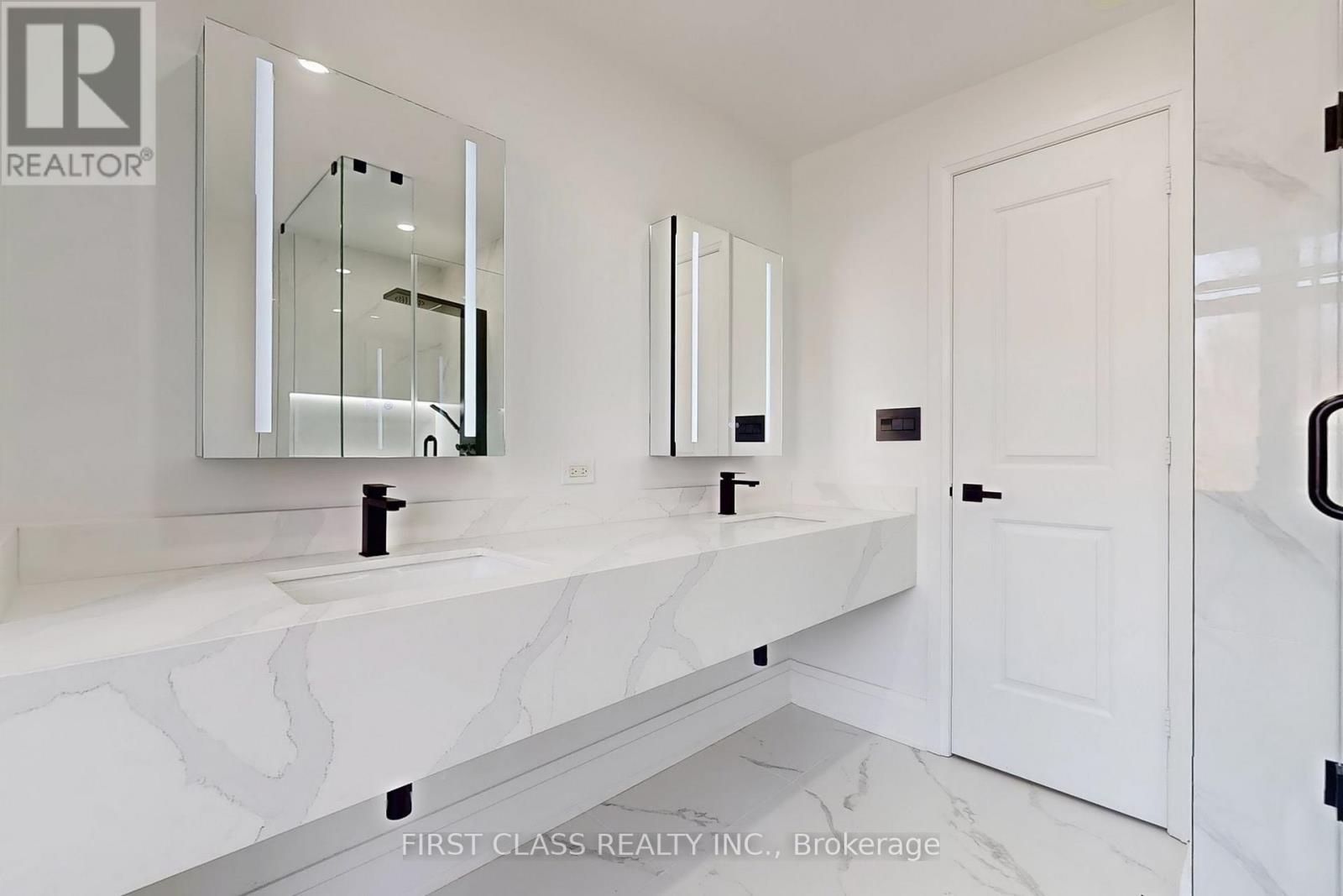 Th 28 - 9 Oakburn Crescent, Toronto (willowdale East), Ontario