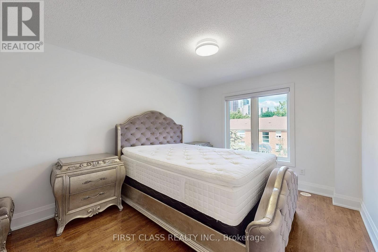 Th 28 - 9 Oakburn Crescent, Toronto (willowdale East), Ontario