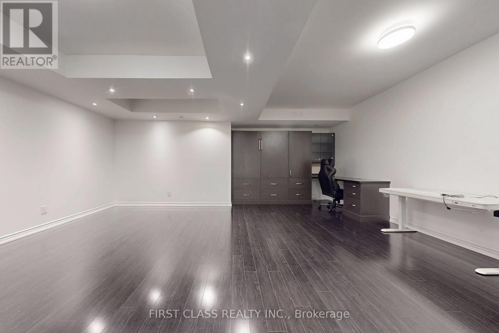 Th 28 - 9 Oakburn Crescent, Toronto (willowdale East), Ontario