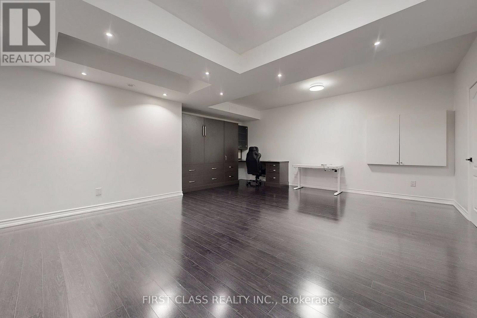 Th 28 - 9 Oakburn Crescent, Toronto (willowdale East), Ontario