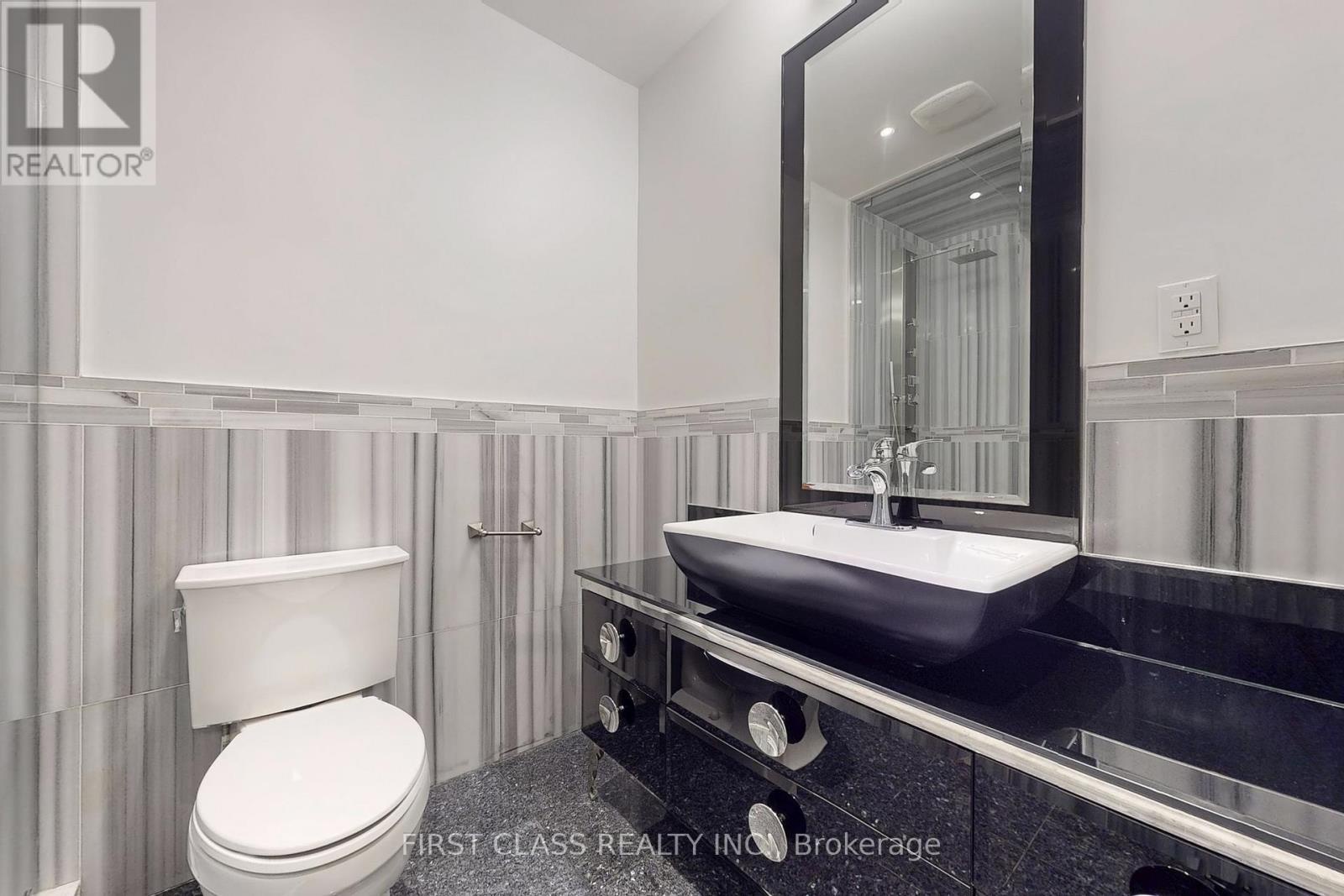 Th 28 - 9 Oakburn Crescent, Toronto (willowdale East), Ontario