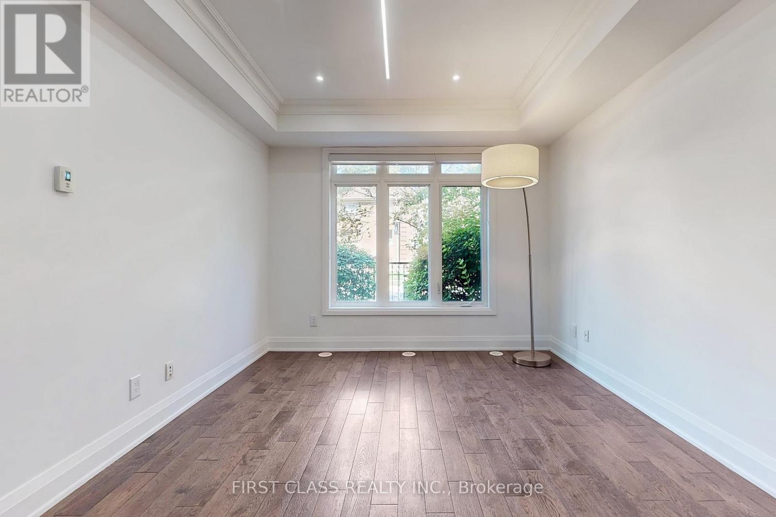 Th 28 - 9 Oakburn Crescent, Toronto (willowdale East), Ontario