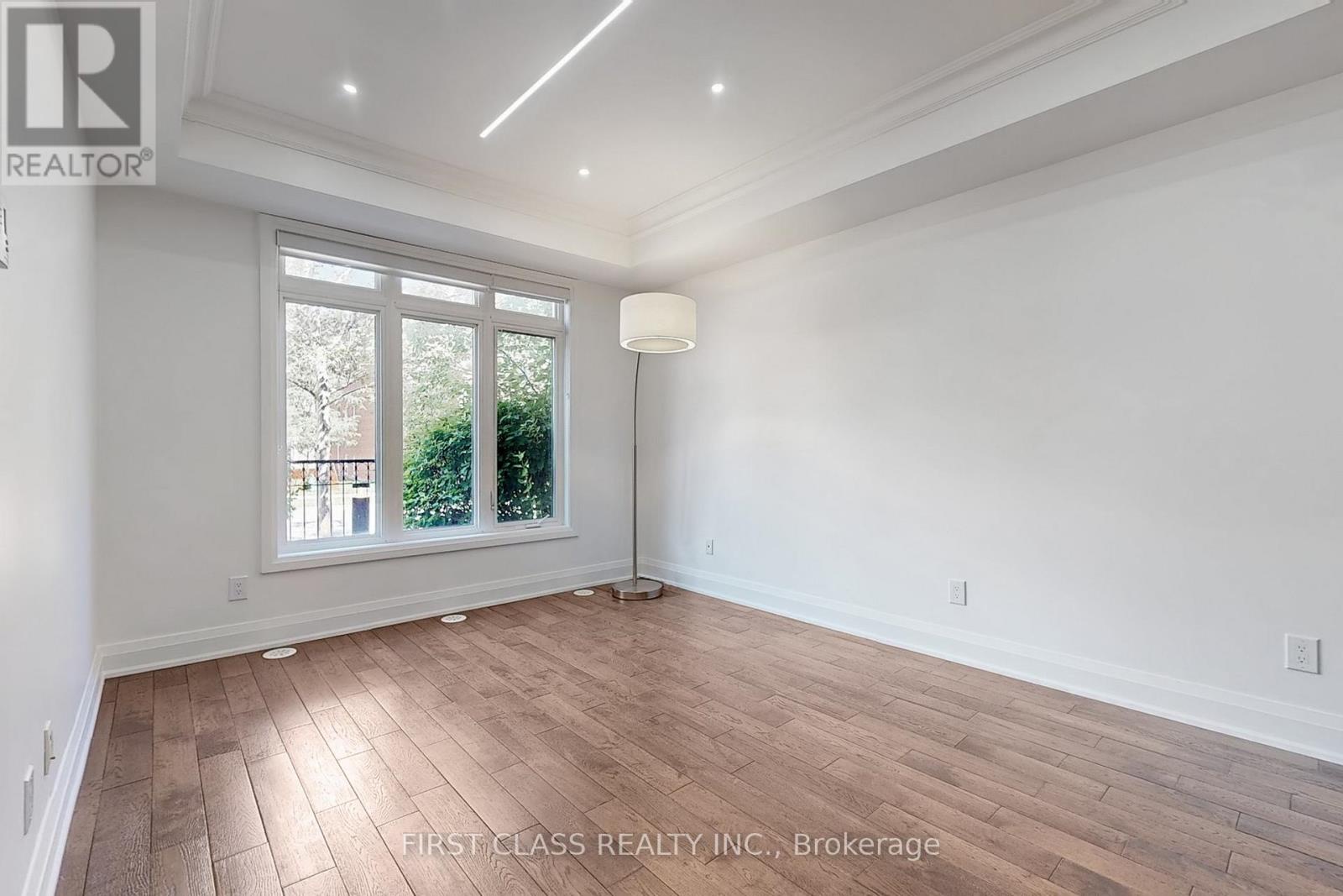 Th 28 - 9 Oakburn Crescent, Toronto (willowdale East), Ontario