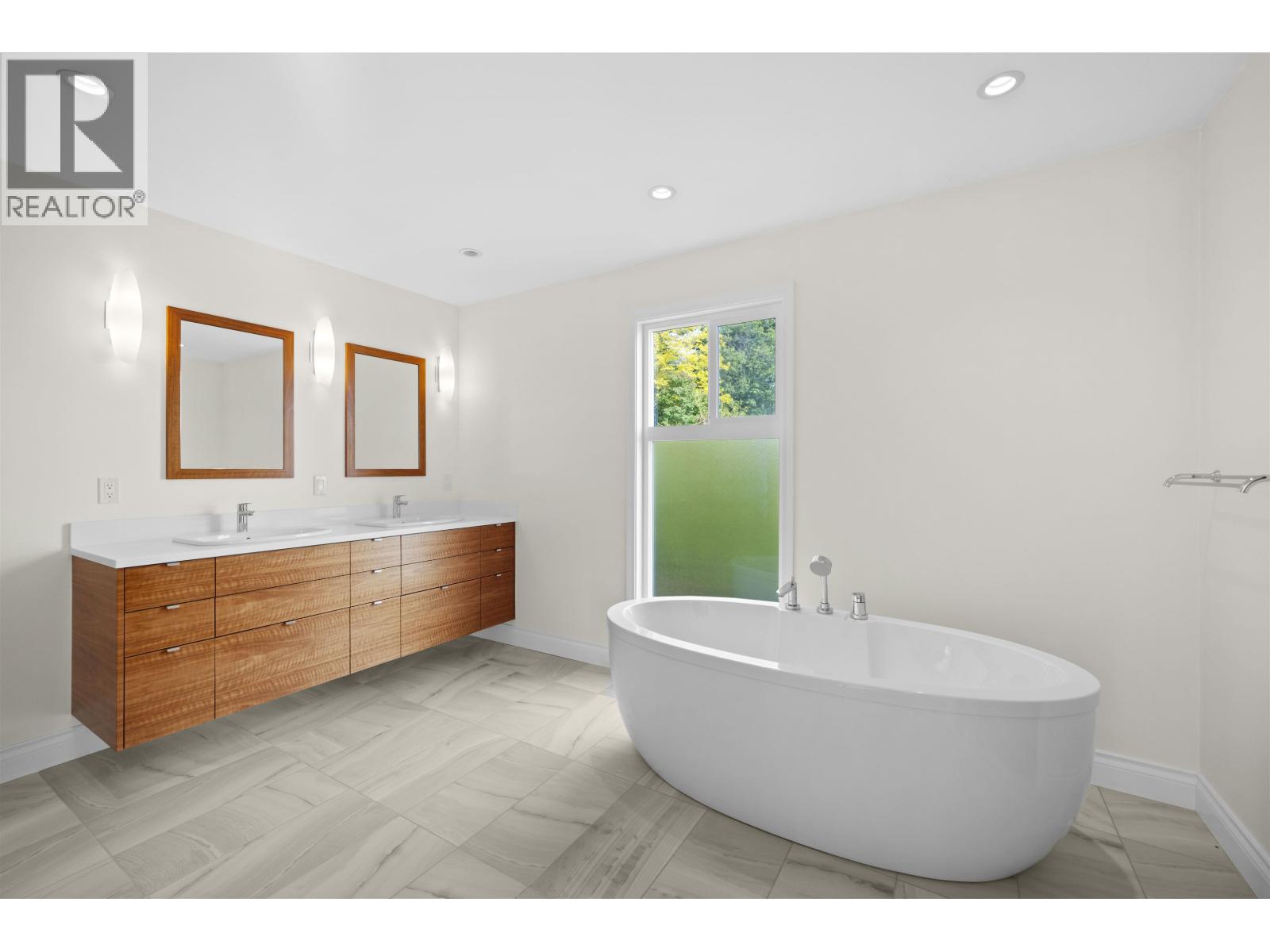 163 Woodland Drive, Tsawwassen, British Columbia