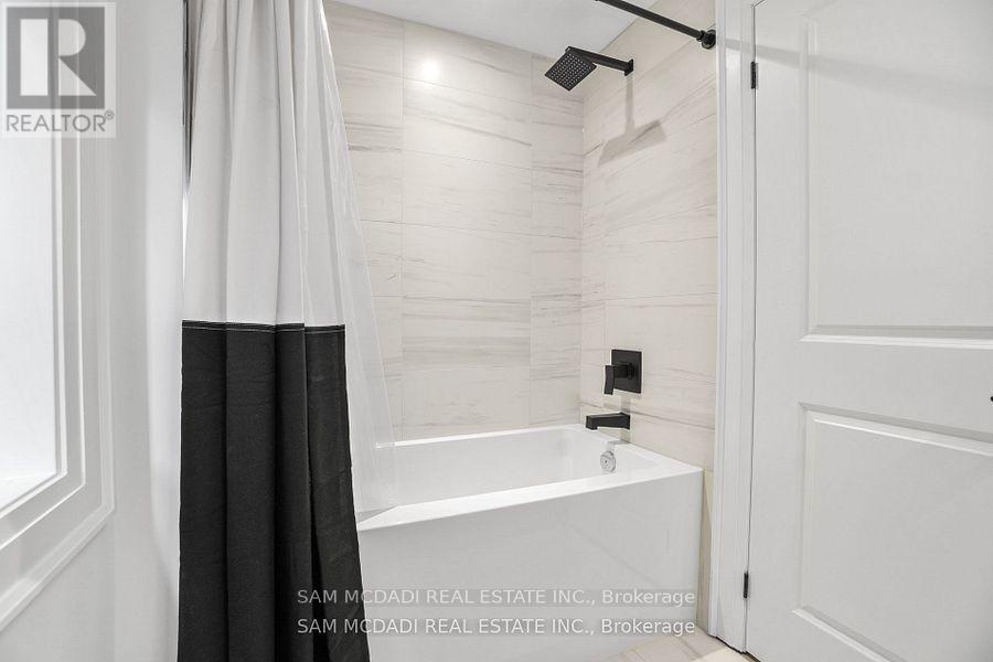 24 - 10 Lunar Crescent, Mississauga (streetsville), Ontario