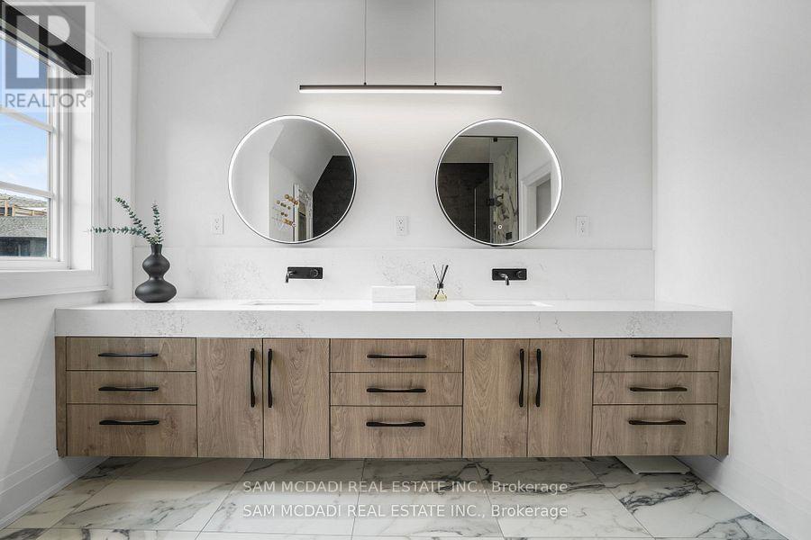 24 - 10 Lunar Crescent, Mississauga (streetsville), Ontario