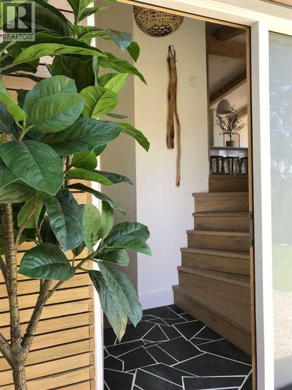 2724 Crawford Road Nw, Calgary, Alberta