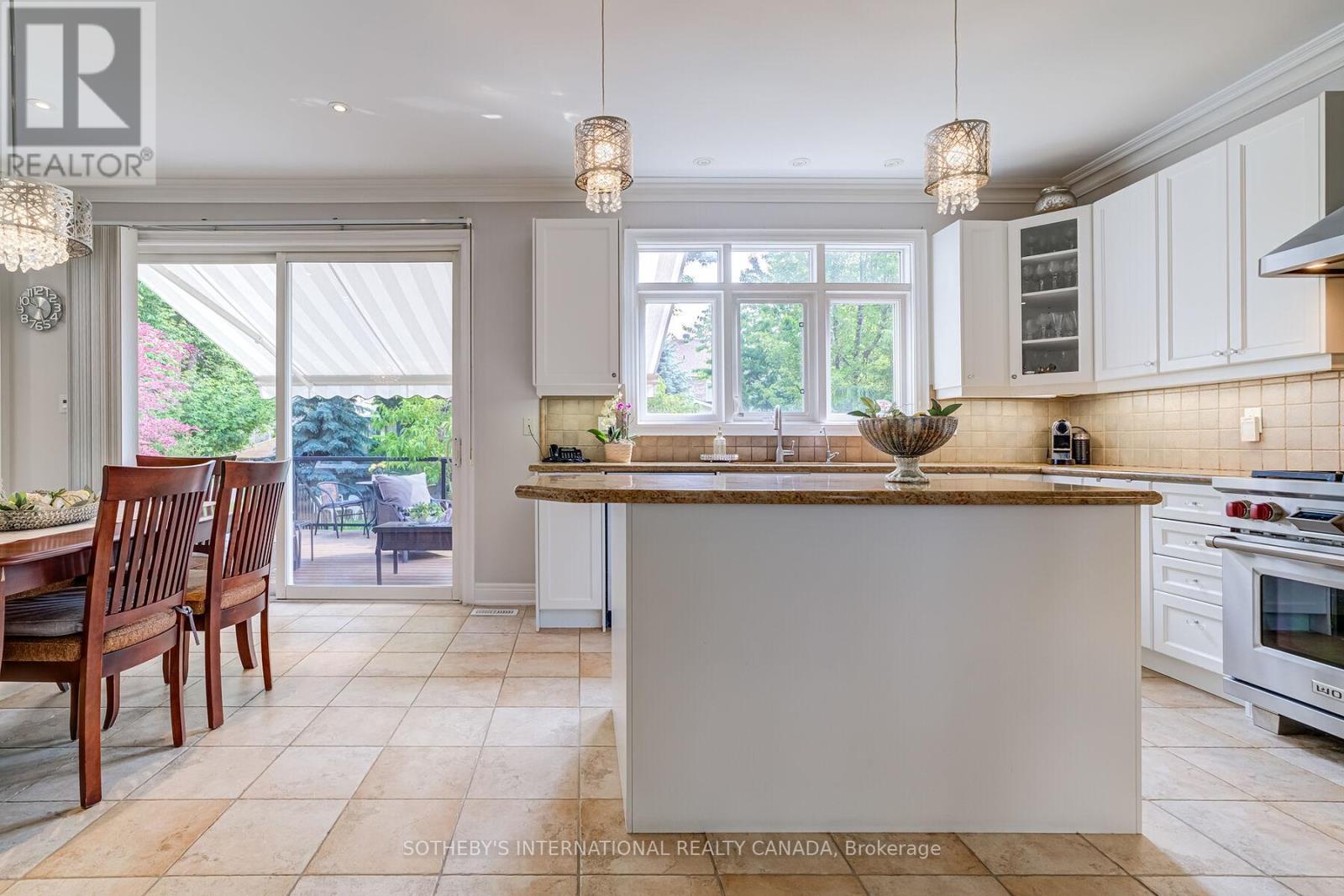 5 Xavier Court, Brampton (bram West), Ontario