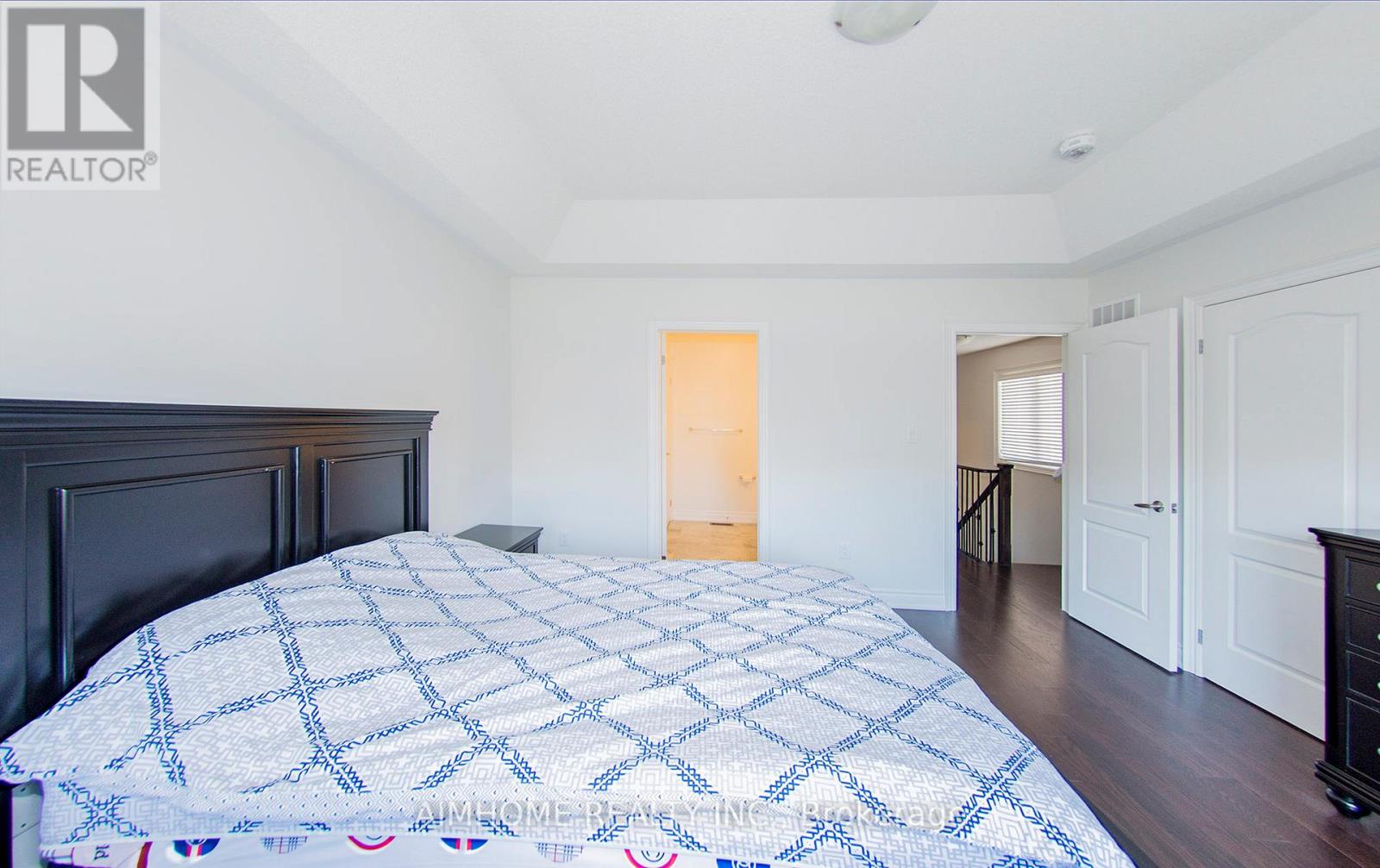 11 Kester Court, East Gwillimbury (sharon), Ontario