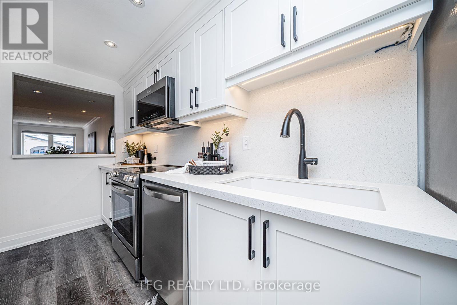 7 - 120 Glen Manor Drive, Toronto (the Beaches), Ontario