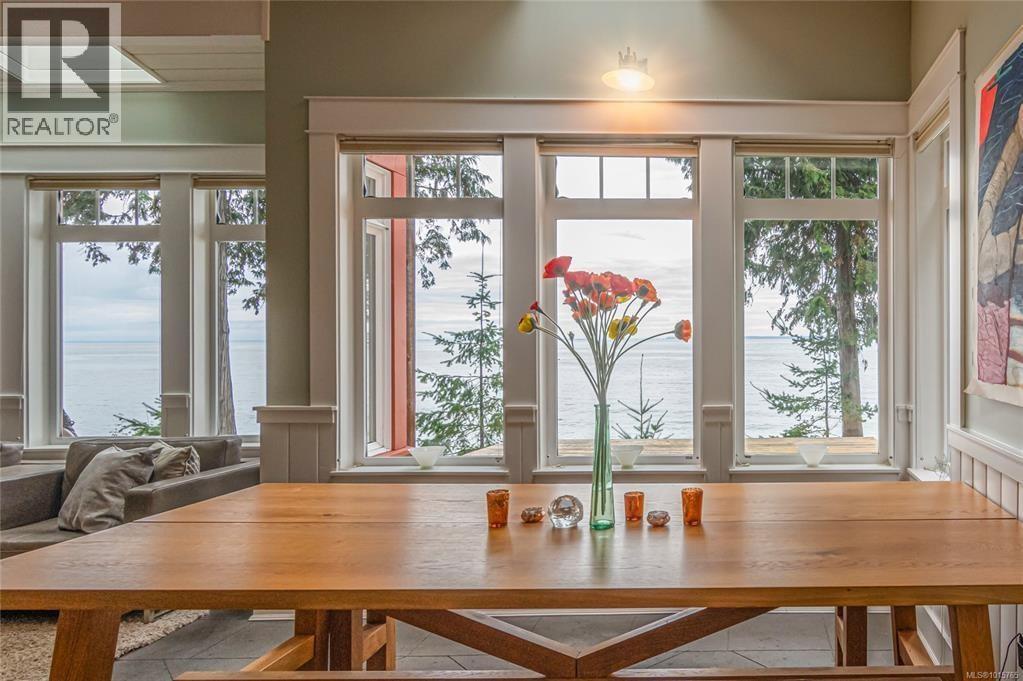 105 Island Park Drive, Other Islands, British Columbia