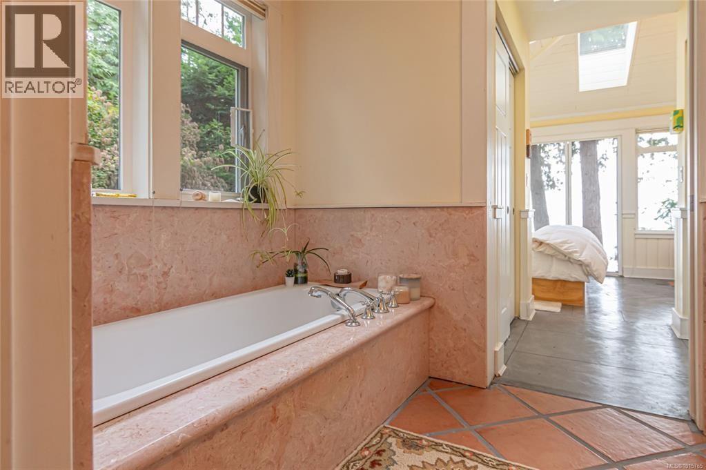 105 Island Park Drive, Other Islands, British Columbia