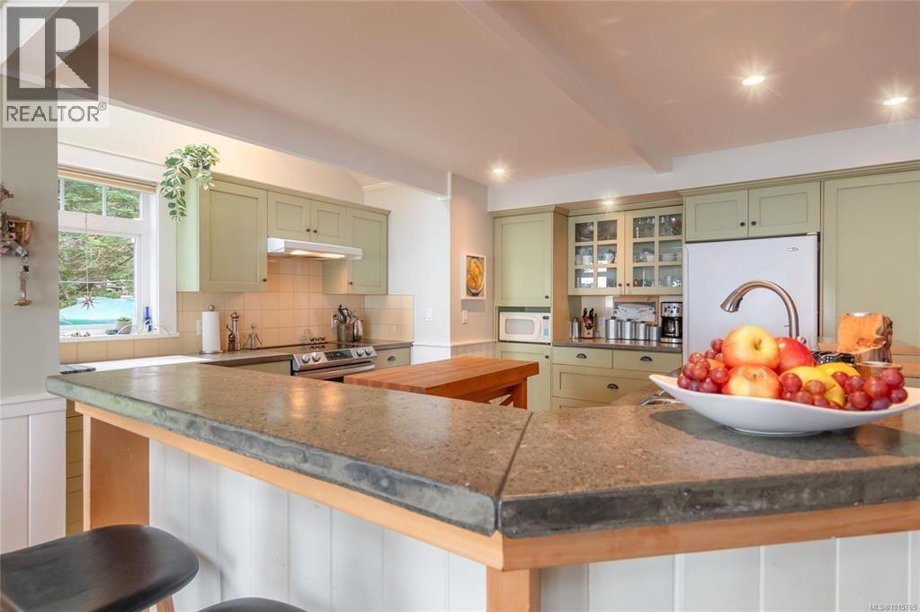 105 Island Park Drive, Other Islands, British Columbia