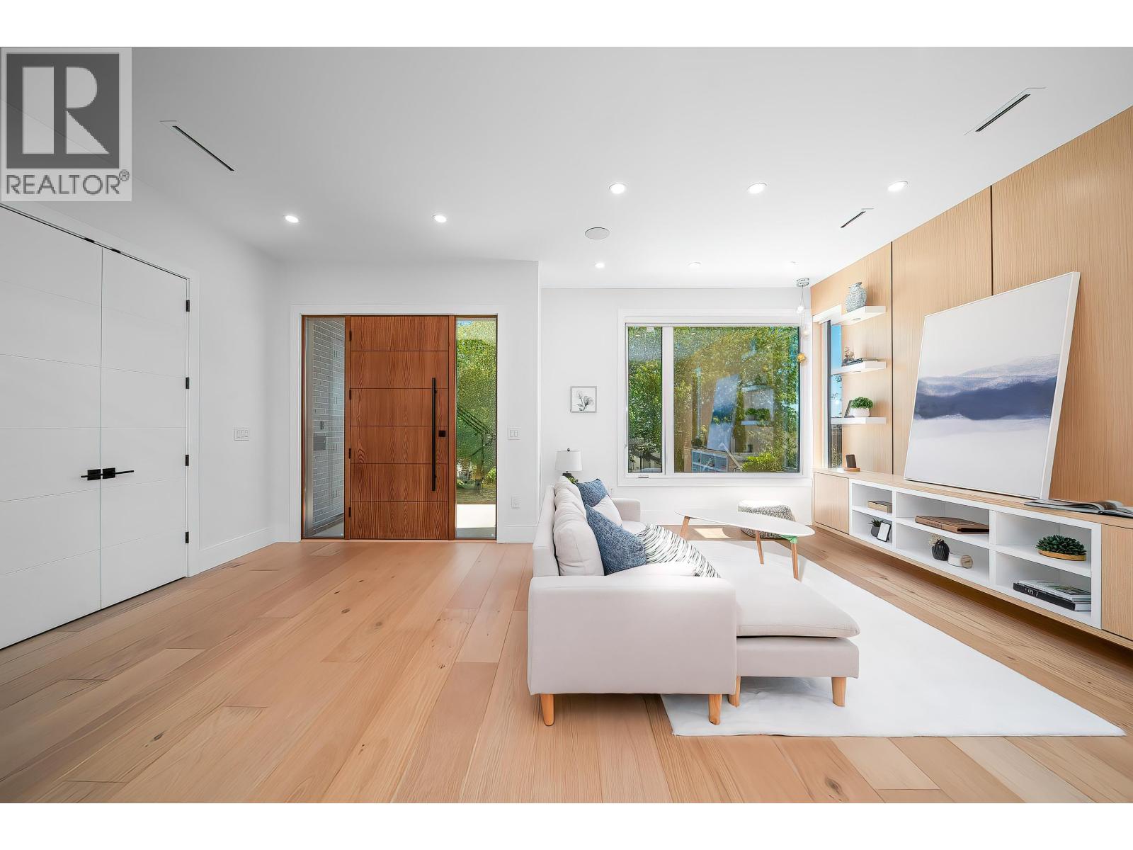 827 Chestnut Street, New Westminster, British Columbia