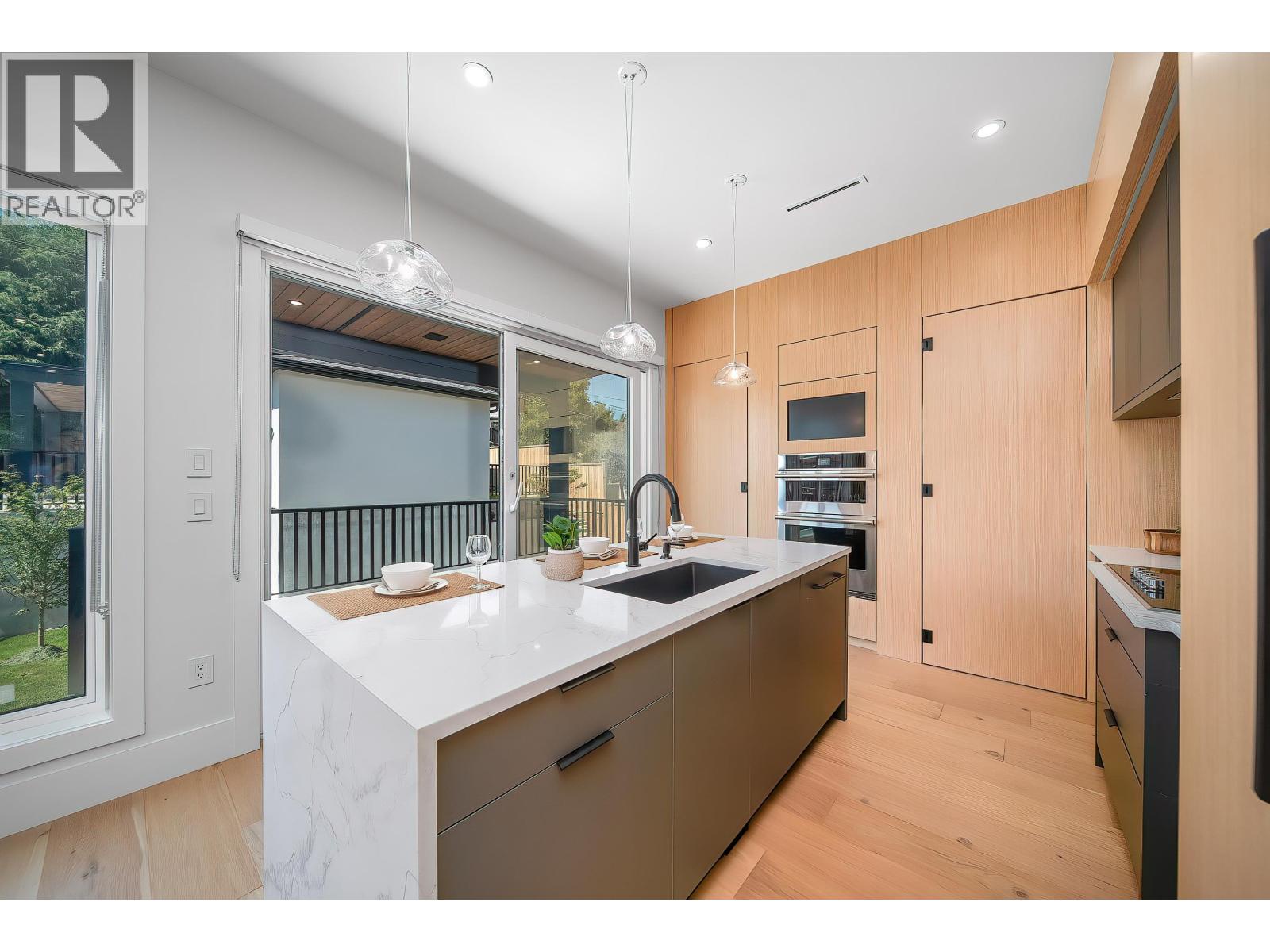 827 Chestnut Street, New Westminster, British Columbia