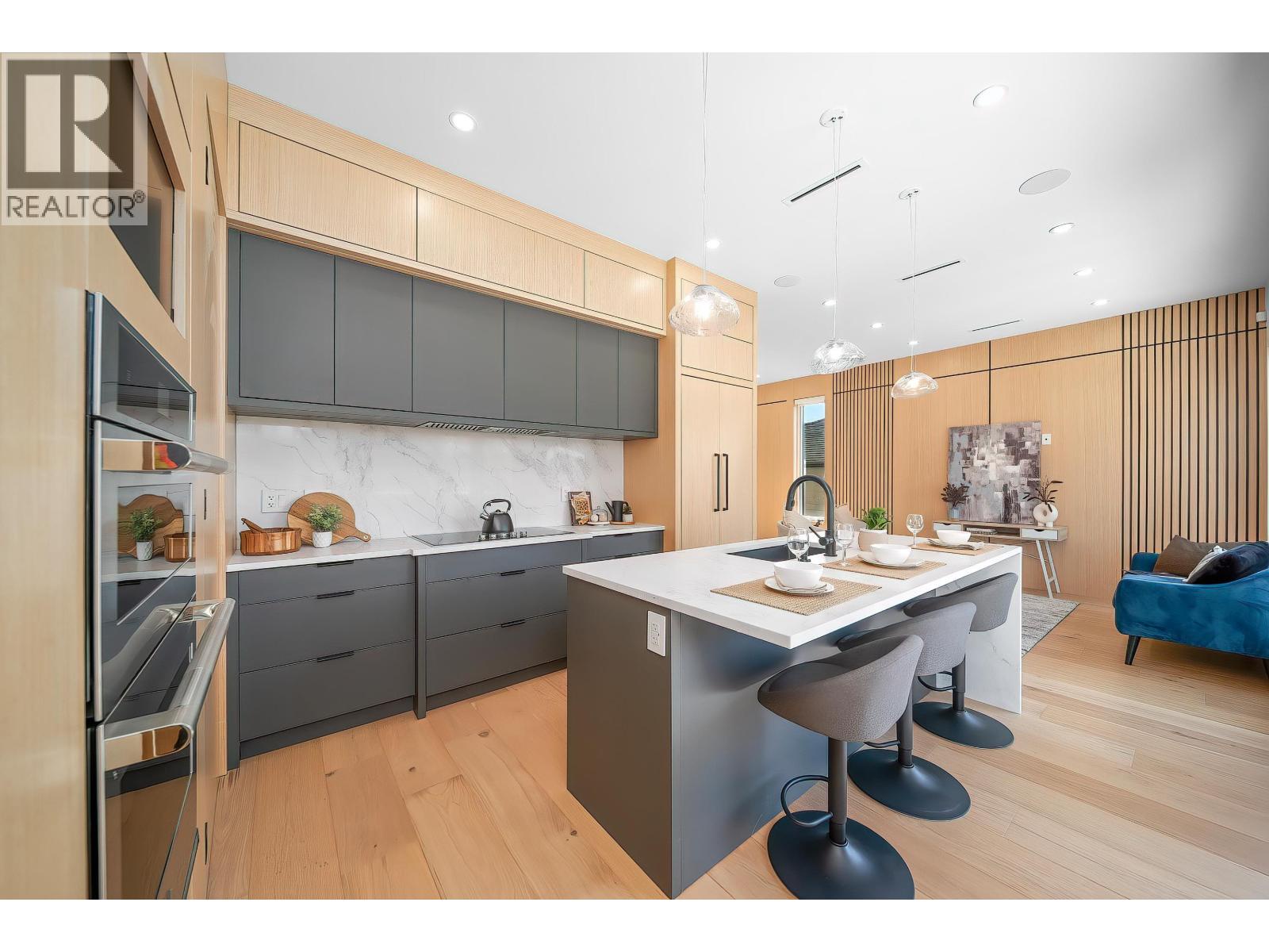 827 Chestnut Street, New Westminster, British Columbia