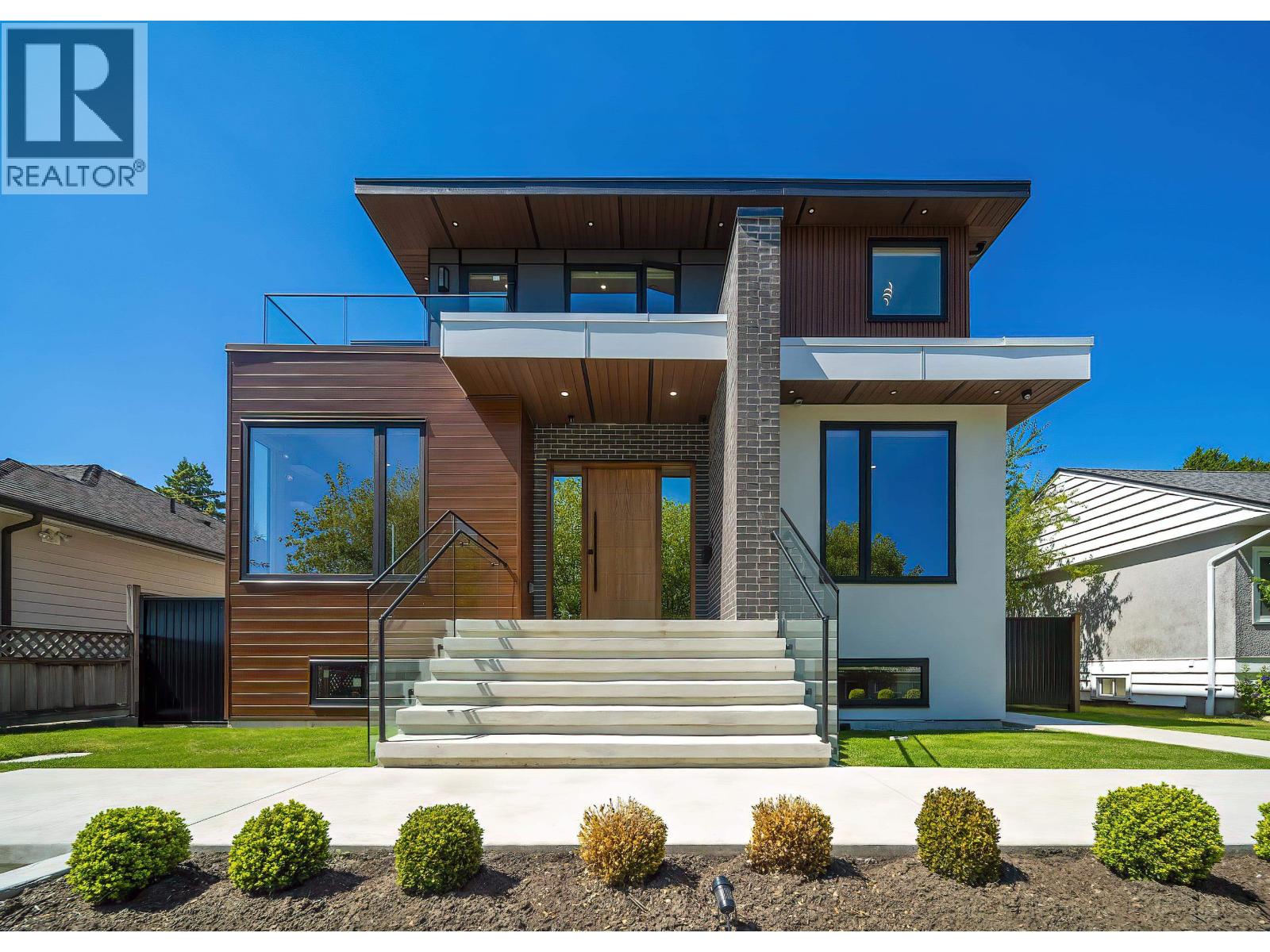 827 Chestnut Street, New Westminster, British Columbia