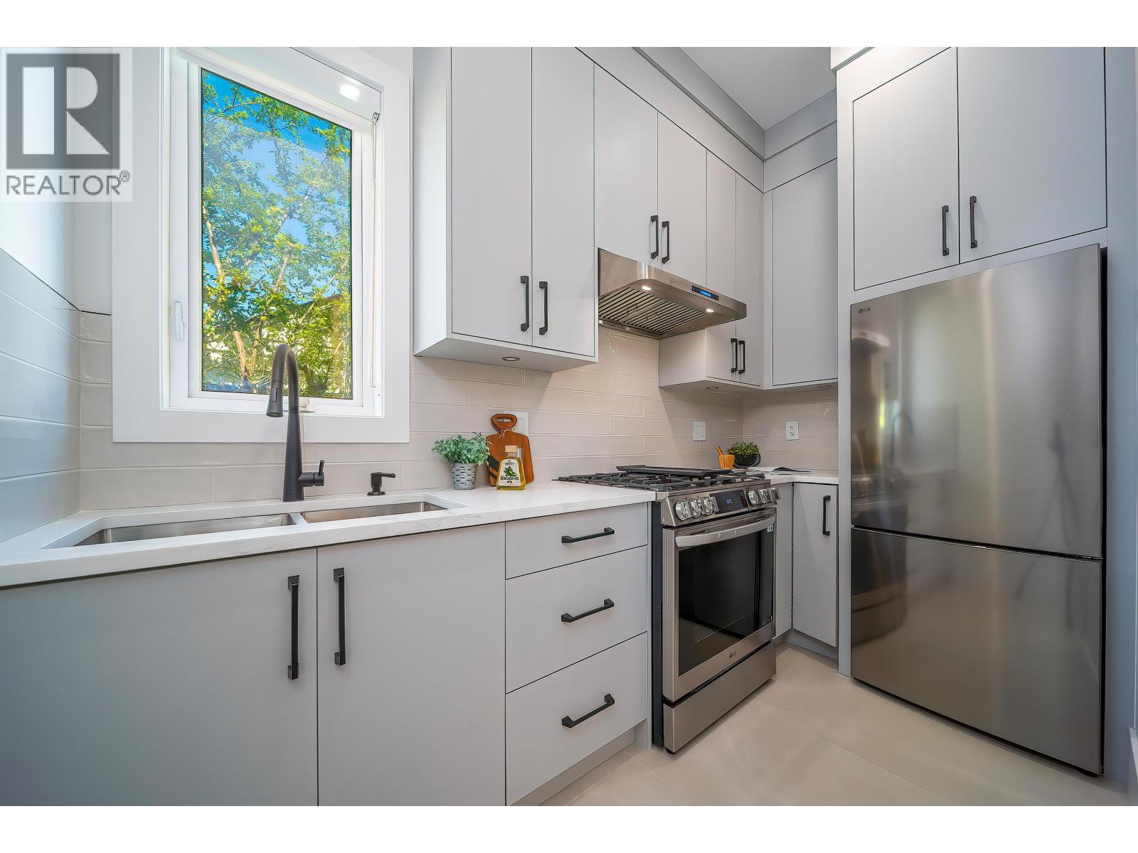 827 Chestnut Street, New Westminster, British Columbia