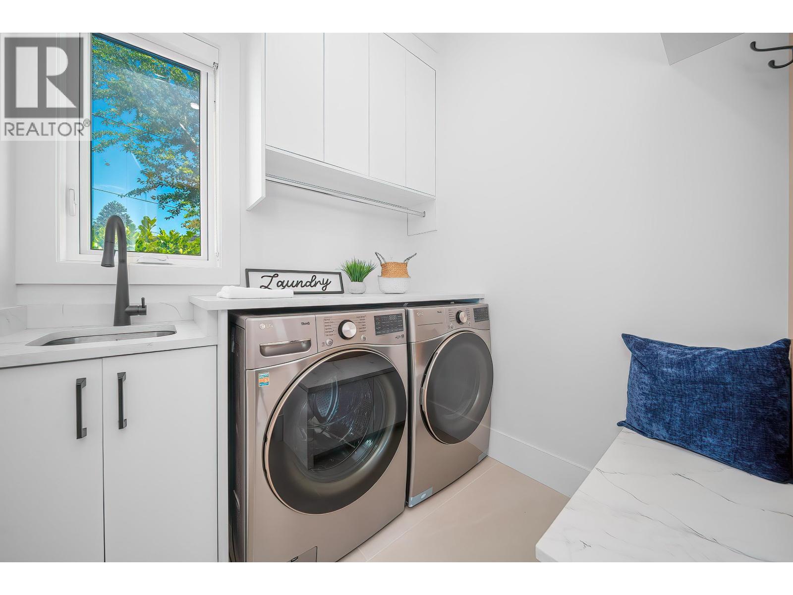 827 Chestnut Street, New Westminster, British Columbia