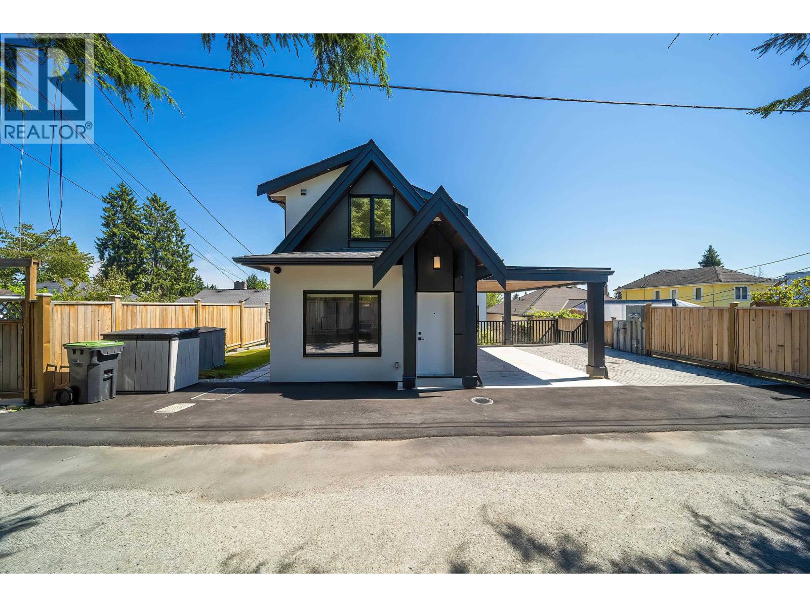 827 Chestnut Street, New Westminster, British Columbia