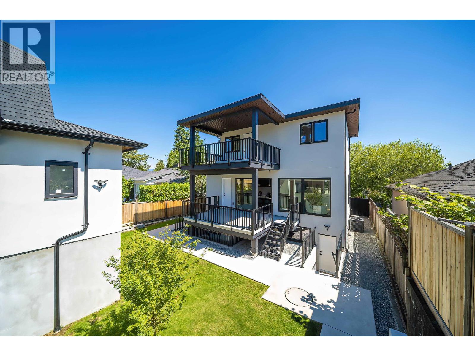 827 Chestnut Street, New Westminster, British Columbia